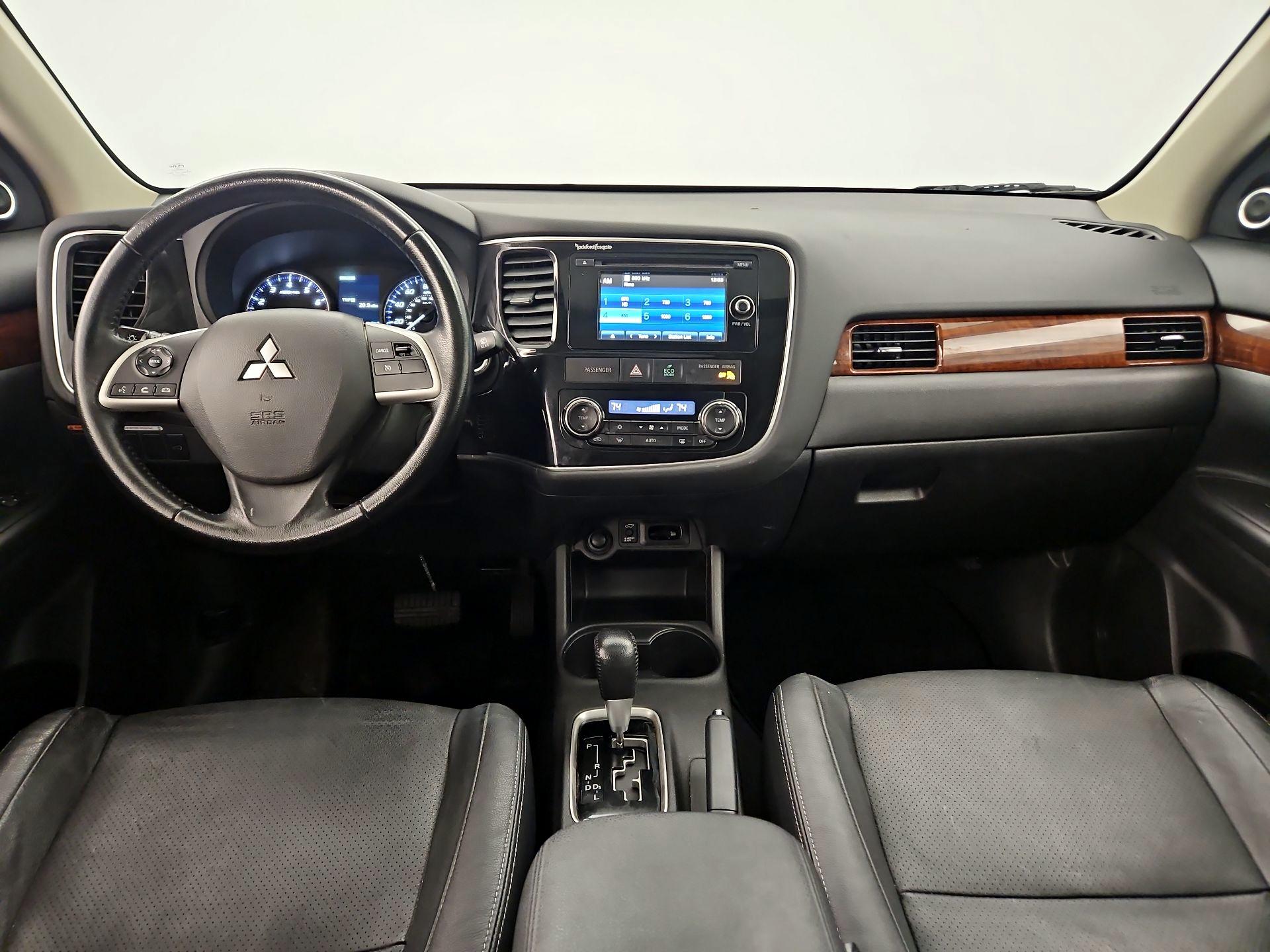 Thumbnail: 2015 Mitsubishi Outlander - 9