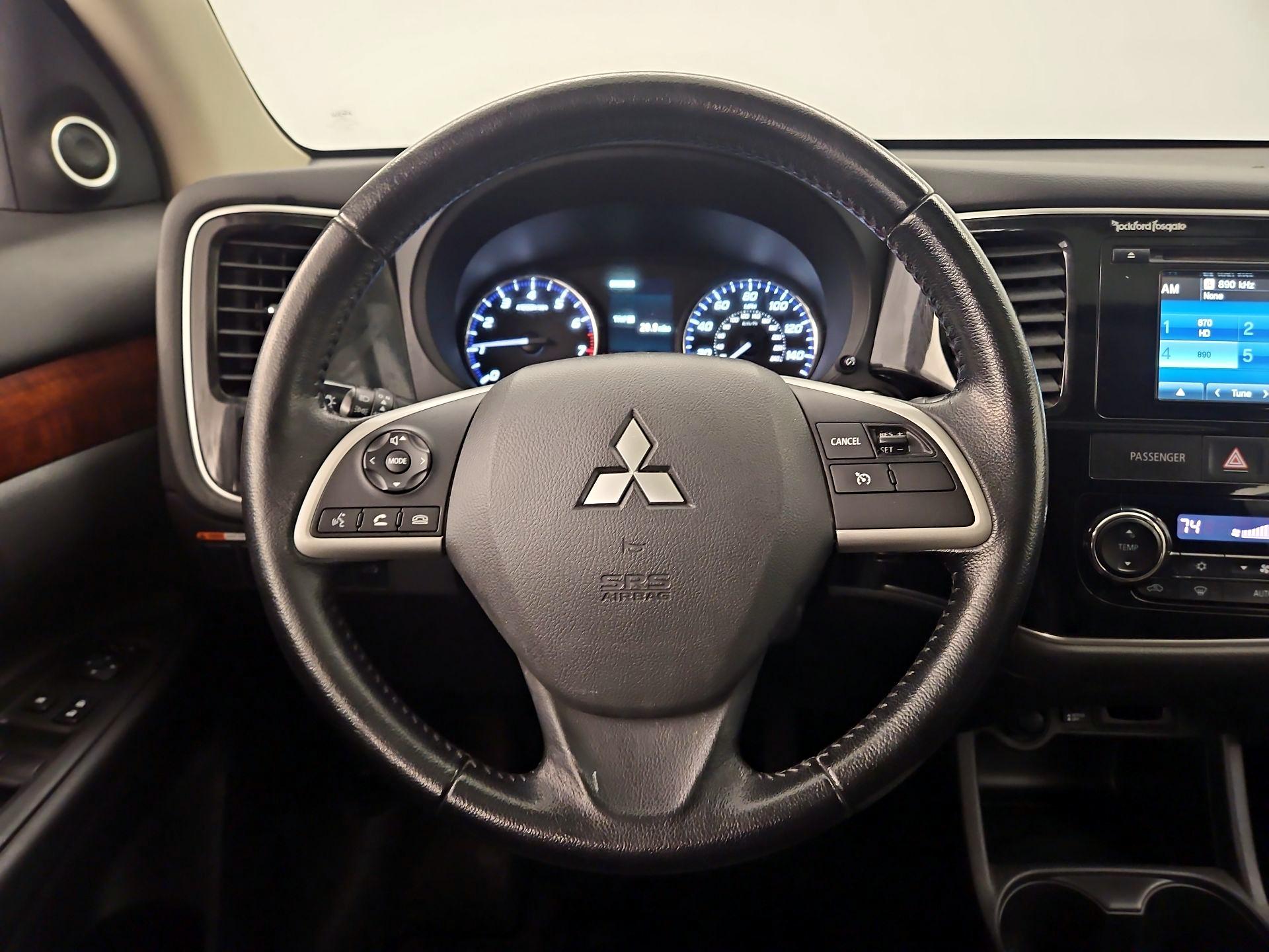 Thumbnail: 2015 Mitsubishi Outlander - 10