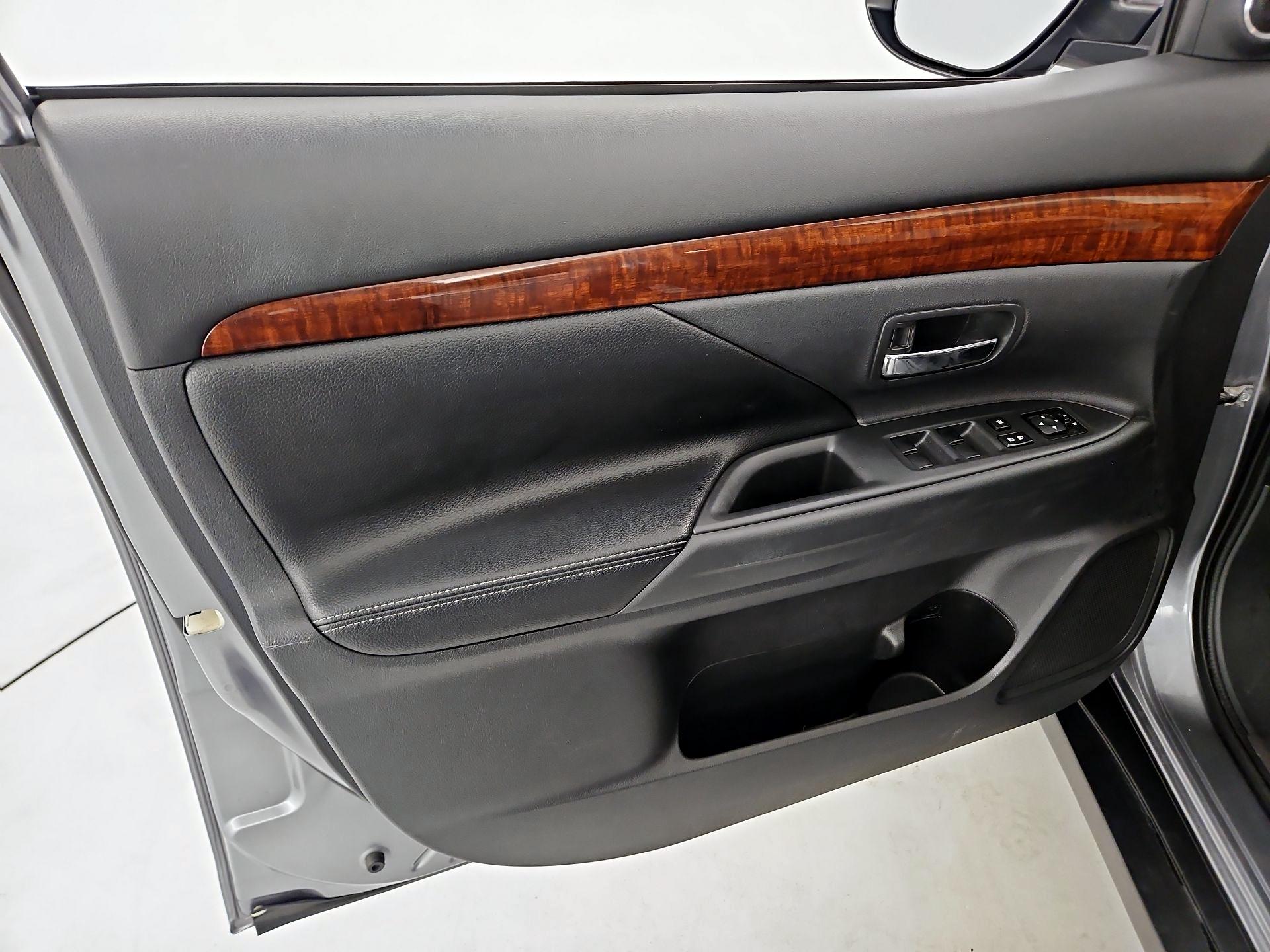 Thumbnail: 2015 Mitsubishi Outlander - 12