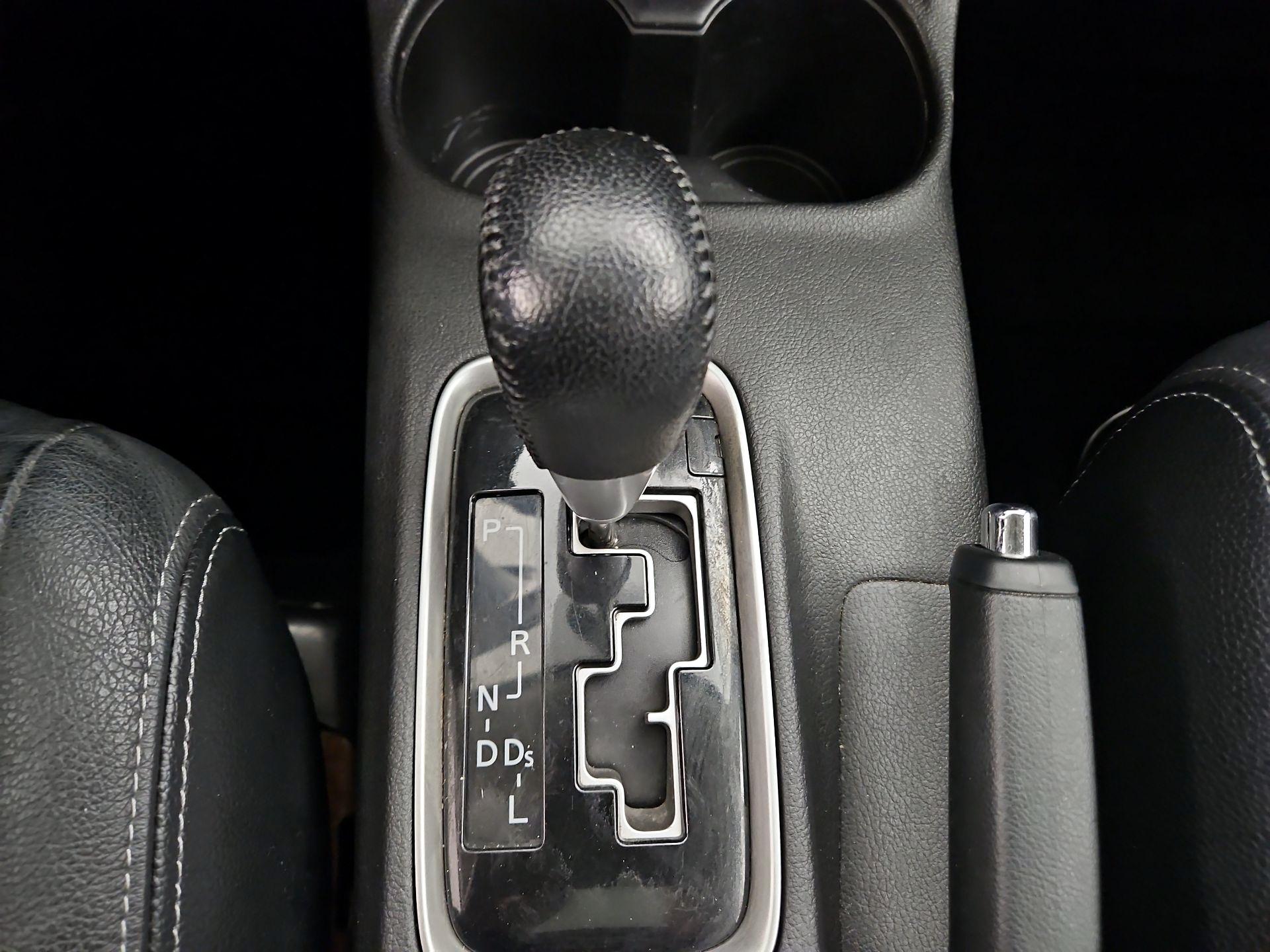 Thumbnail: 2015 Mitsubishi Outlander - 17