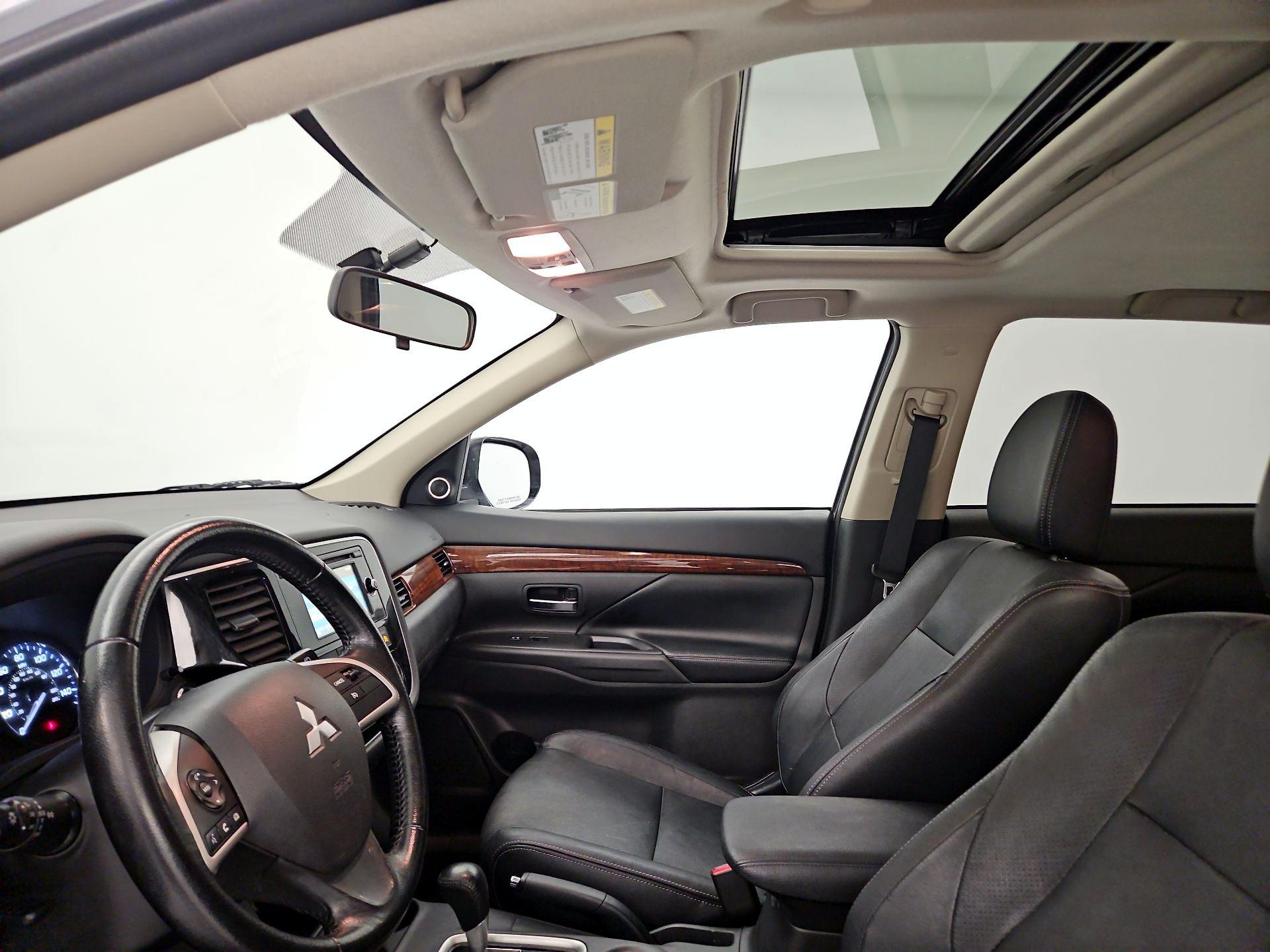 Thumbnail: 2015 Mitsubishi Outlander - 19