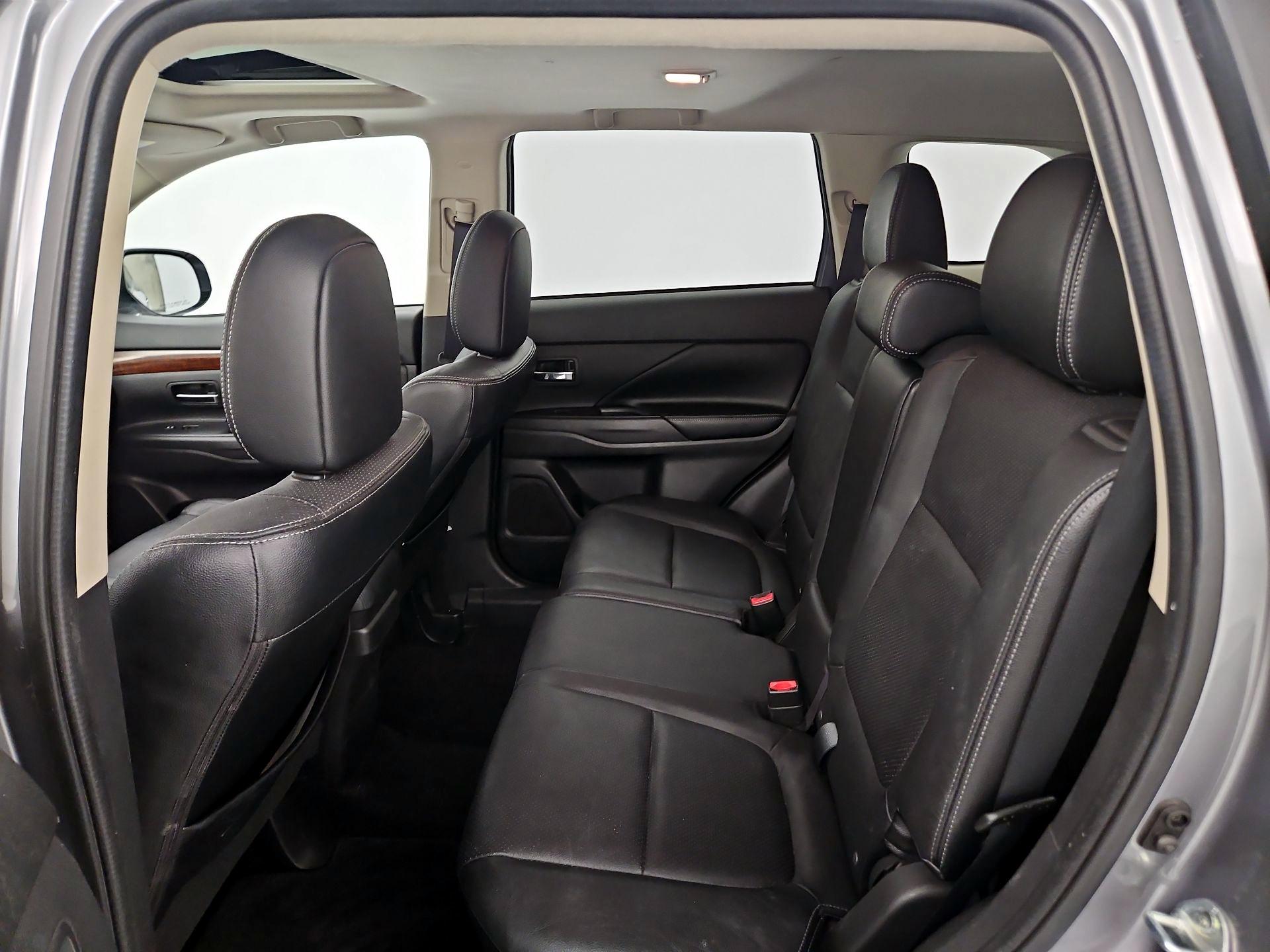 Thumbnail: 2015 Mitsubishi Outlander - 20