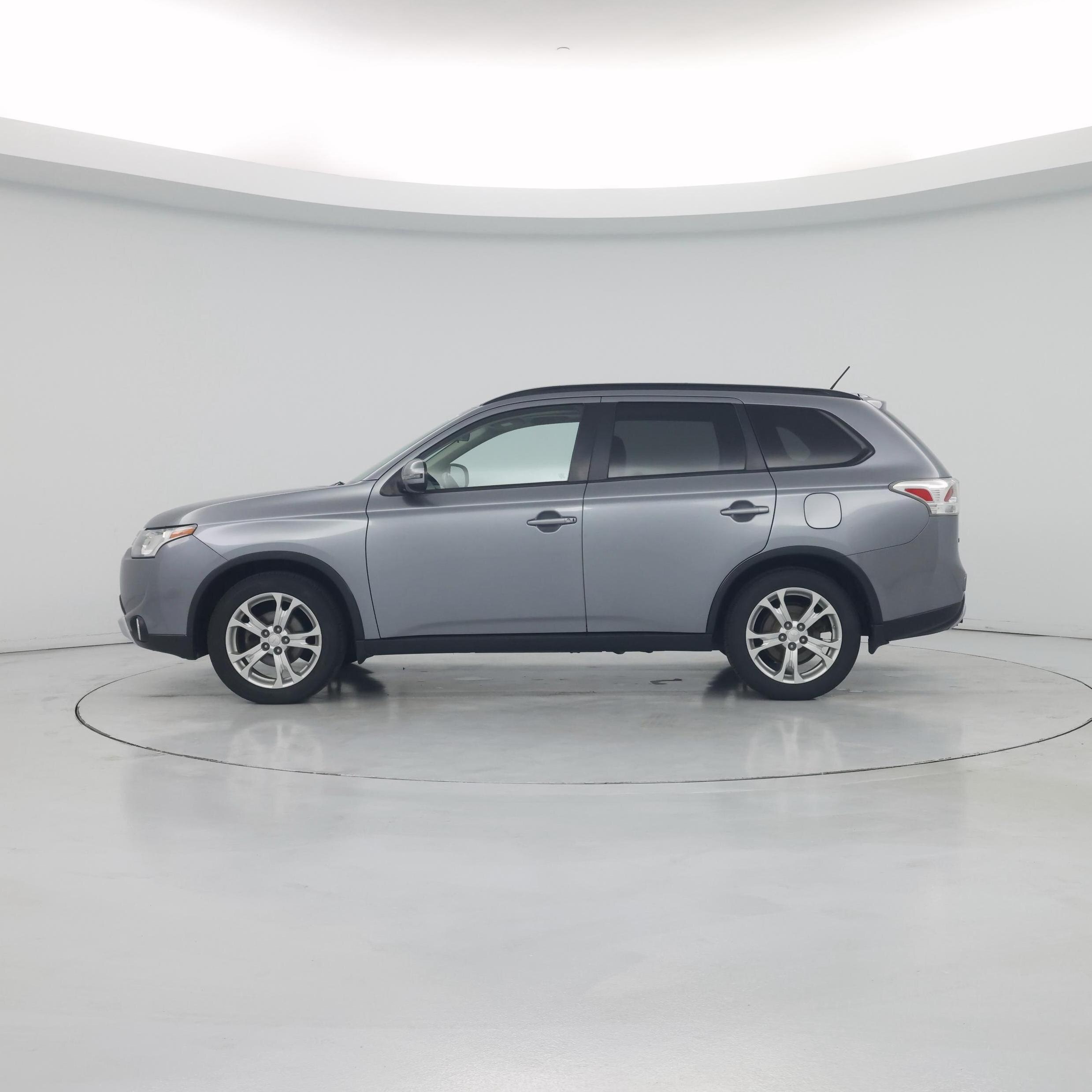 Thumbnail: 2015 Mitsubishi Outlander - 3