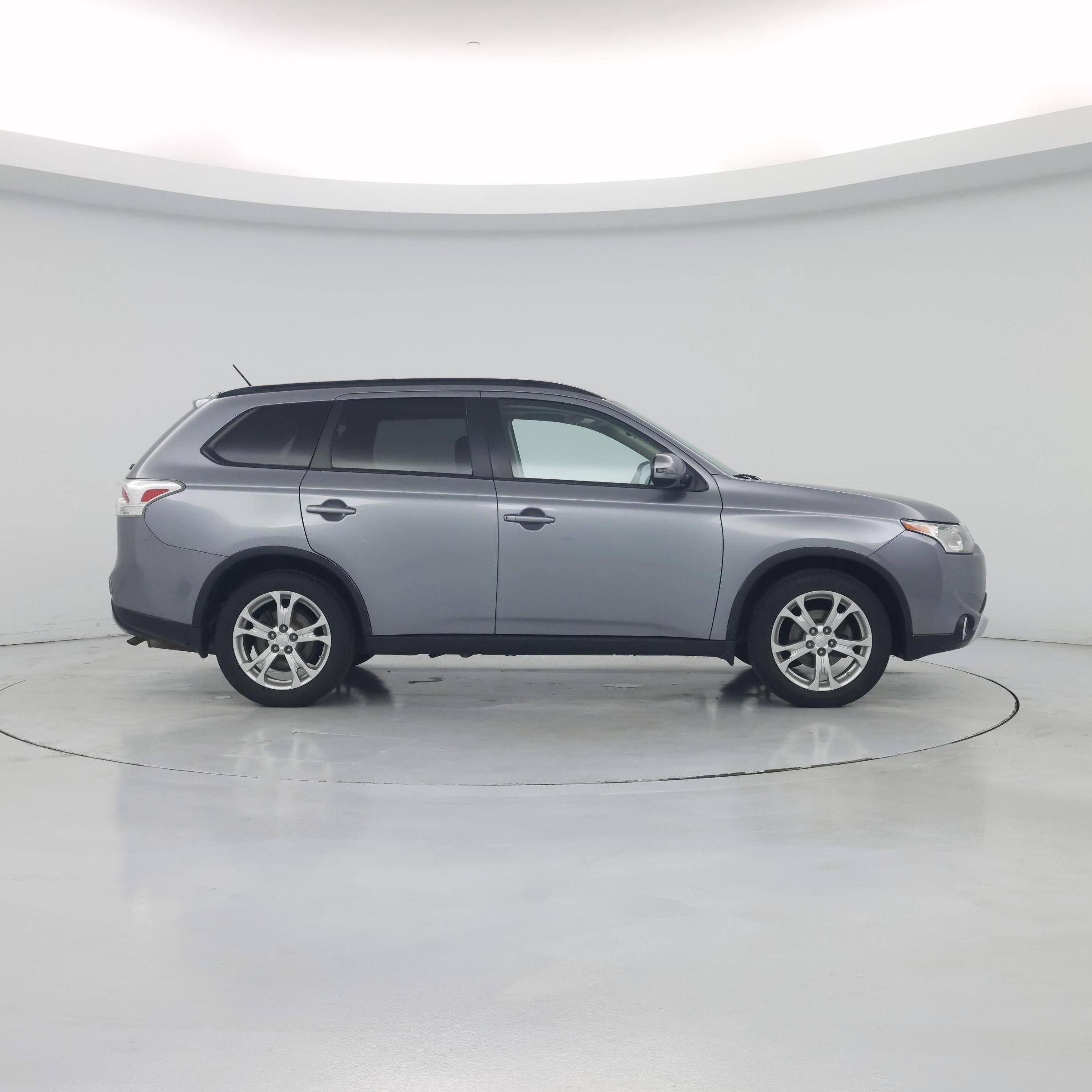 Thumbnail: 2015 Mitsubishi Outlander - 7