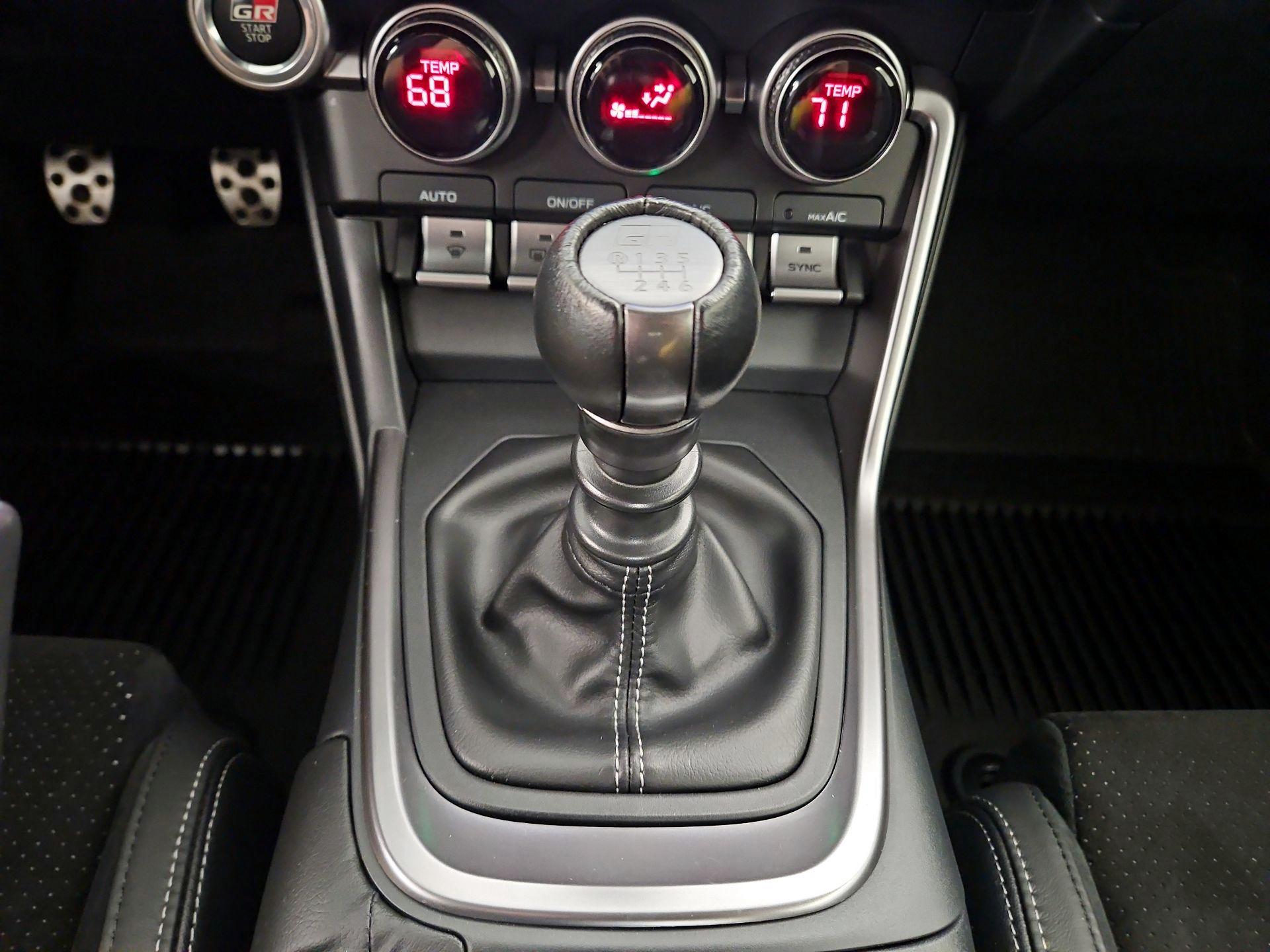 Thumbnail: 2024 Toyota GR86 - 17