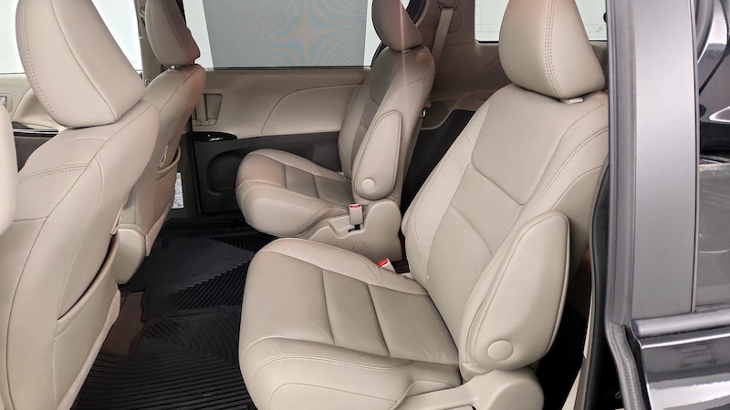 2017 Toyota Sienna XLE 20