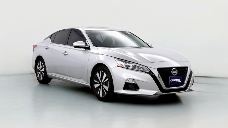 2022 Nissan Altima SL Hero Image