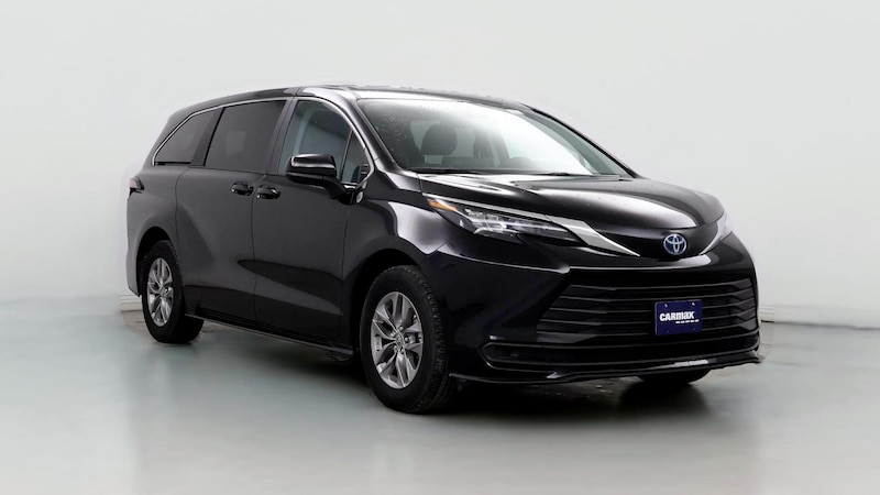 2024 Toyota Sienna LE Hero Image