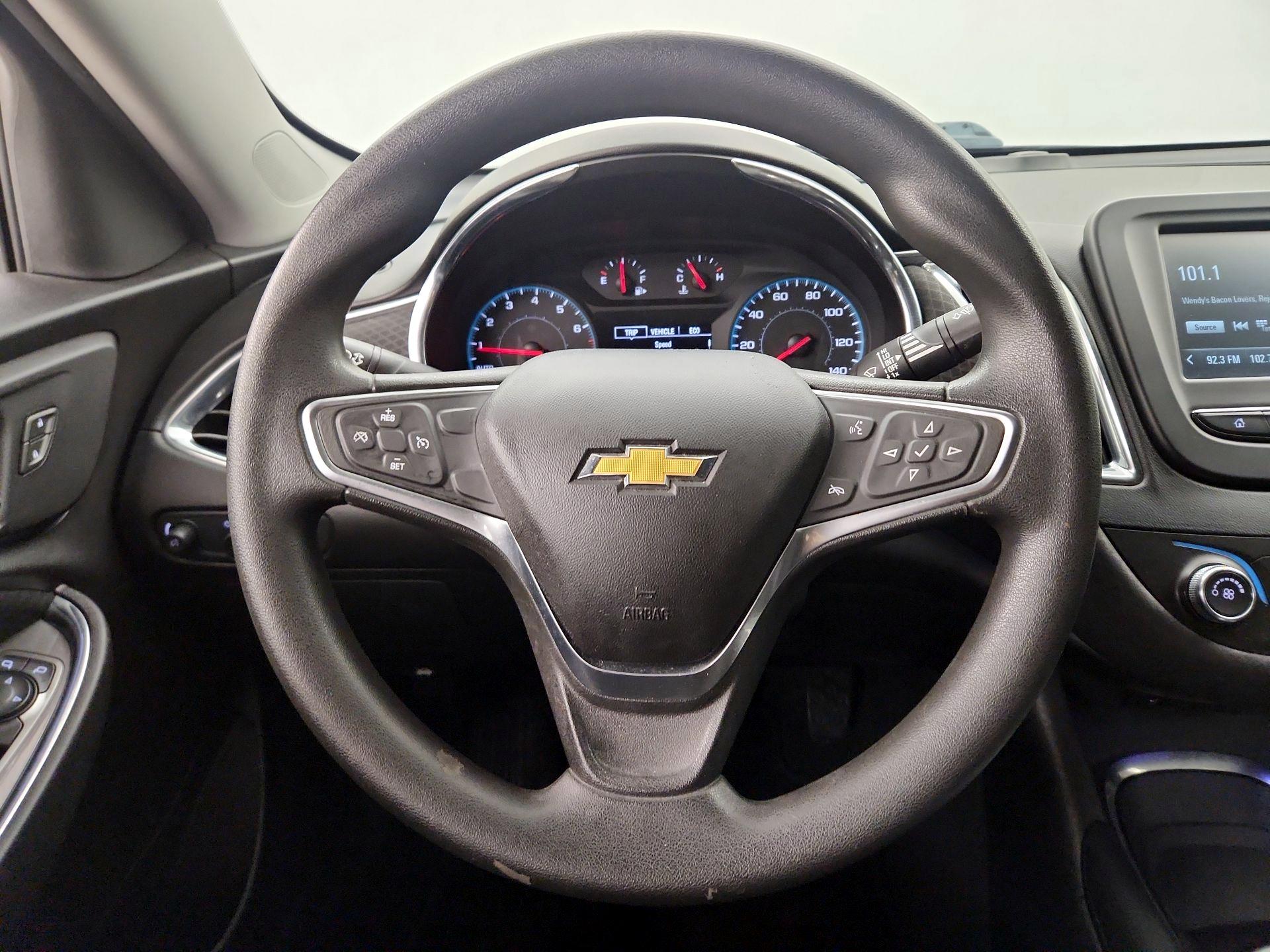 Thumbnail: 2018 Chevrolet Malibu - 10