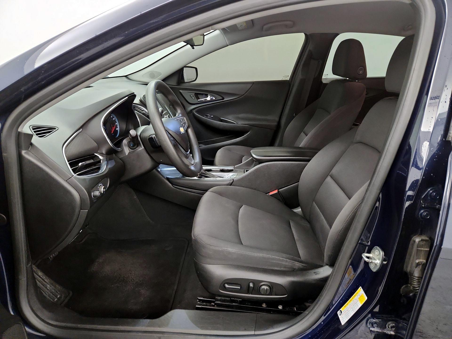 Thumbnail: 2018 Chevrolet Malibu - 11