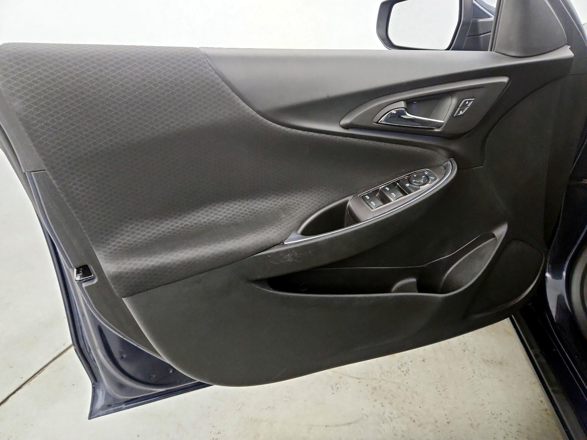 Thumbnail: 2018 Chevrolet Malibu - 12