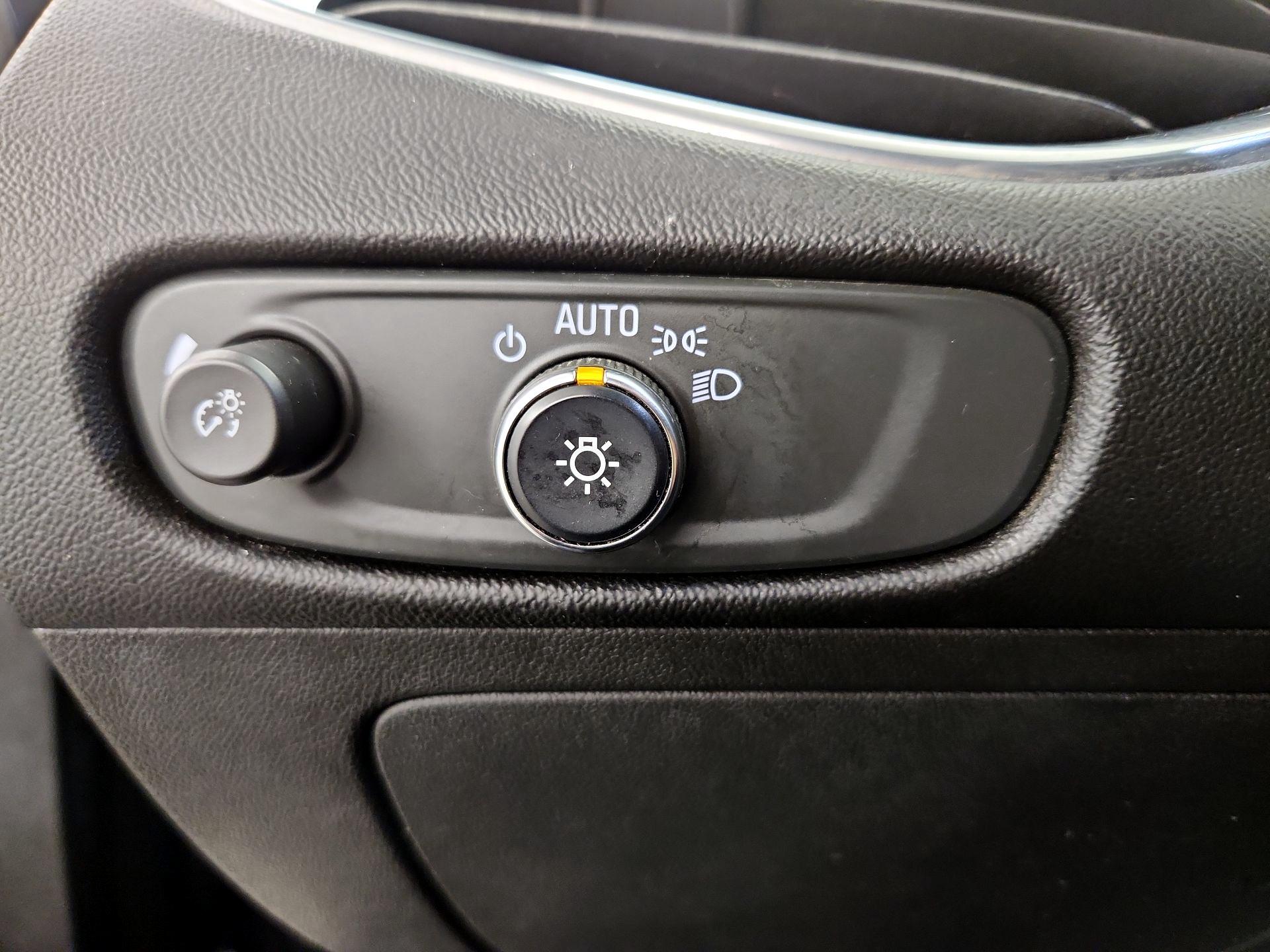 Thumbnail: 2018 Chevrolet Malibu - 13