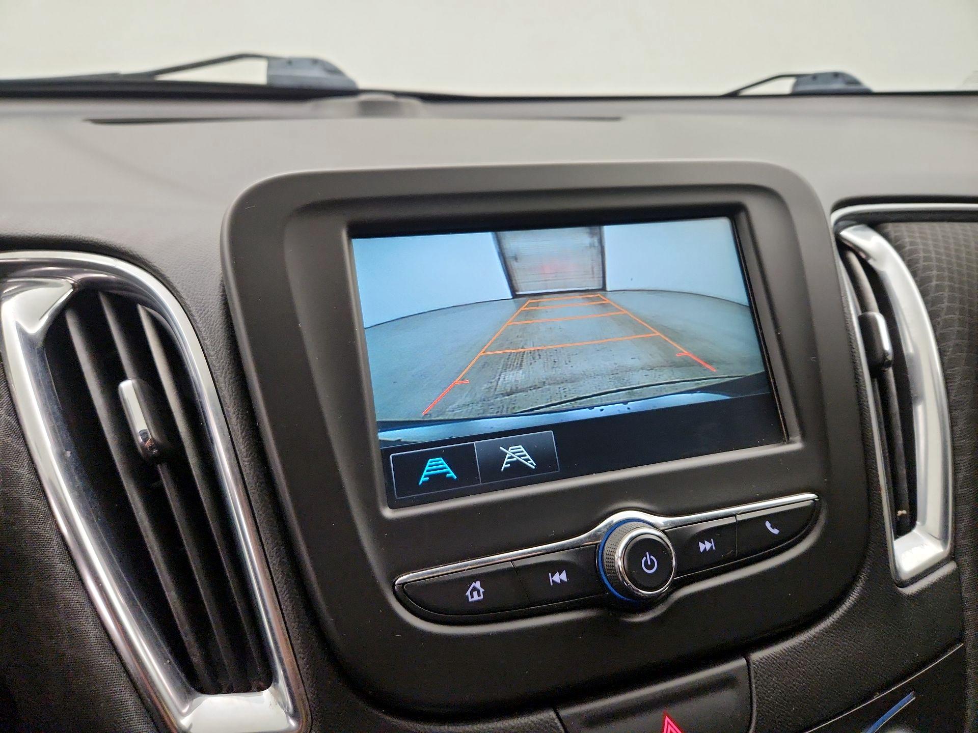 Thumbnail: 2018 Chevrolet Malibu - 14