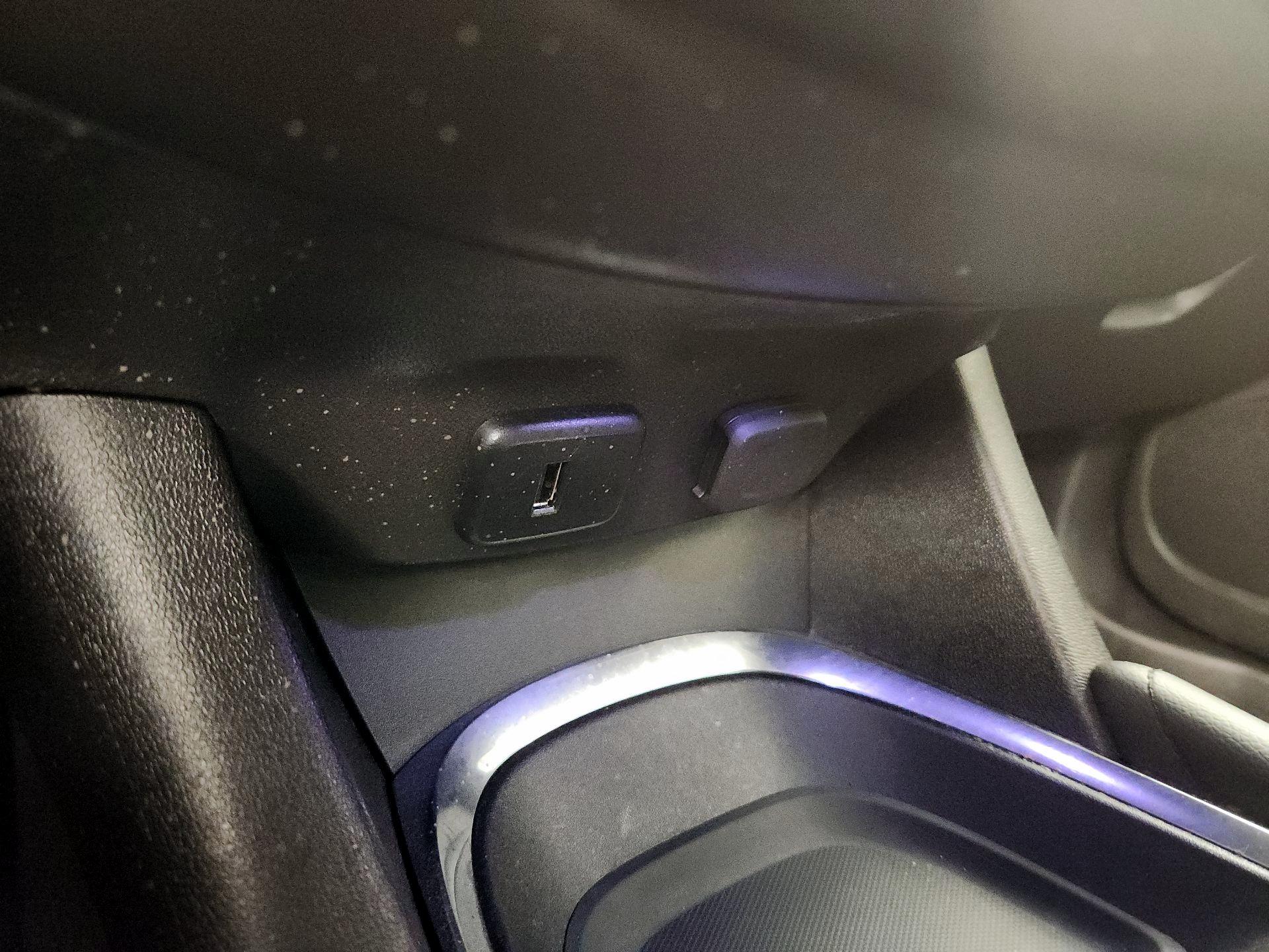 Thumbnail: 2018 Chevrolet Malibu - 18