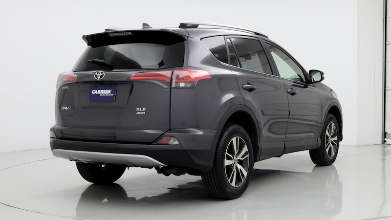 2018 Toyota RAV4 XLE 8