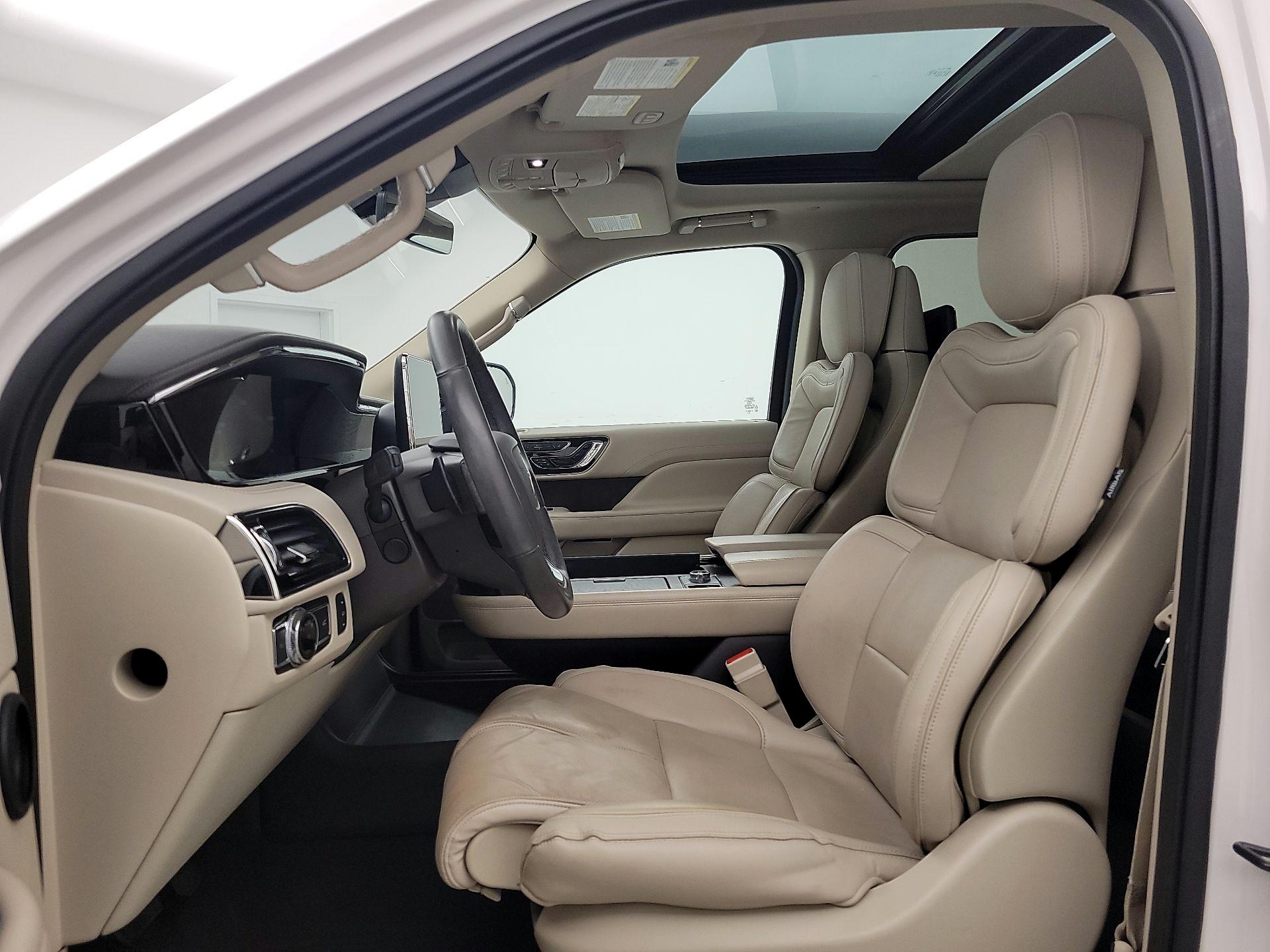 Thumbnail: 2019 Lincoln Navigator - 11