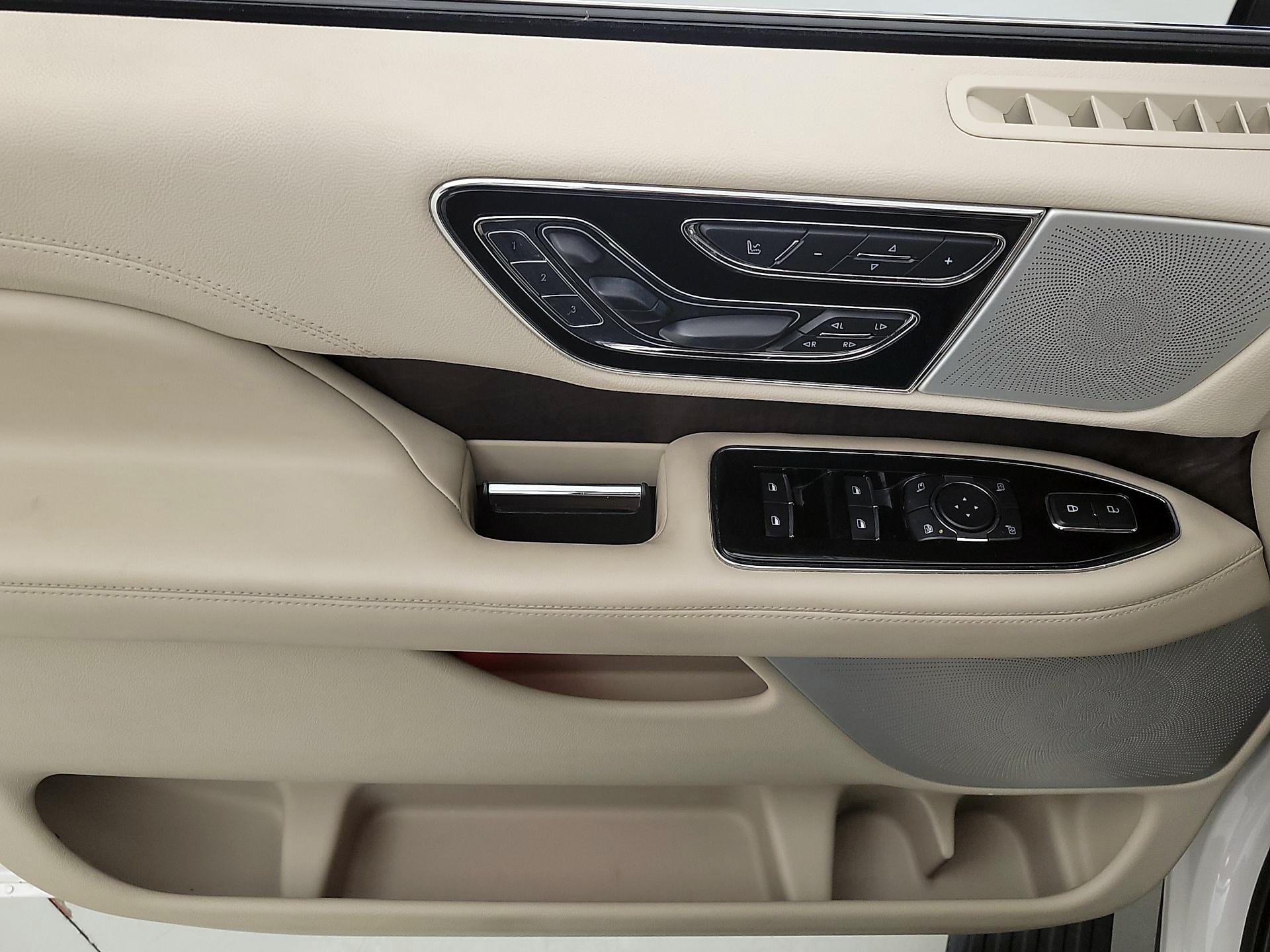 Thumbnail: 2019 Lincoln Navigator - 12
