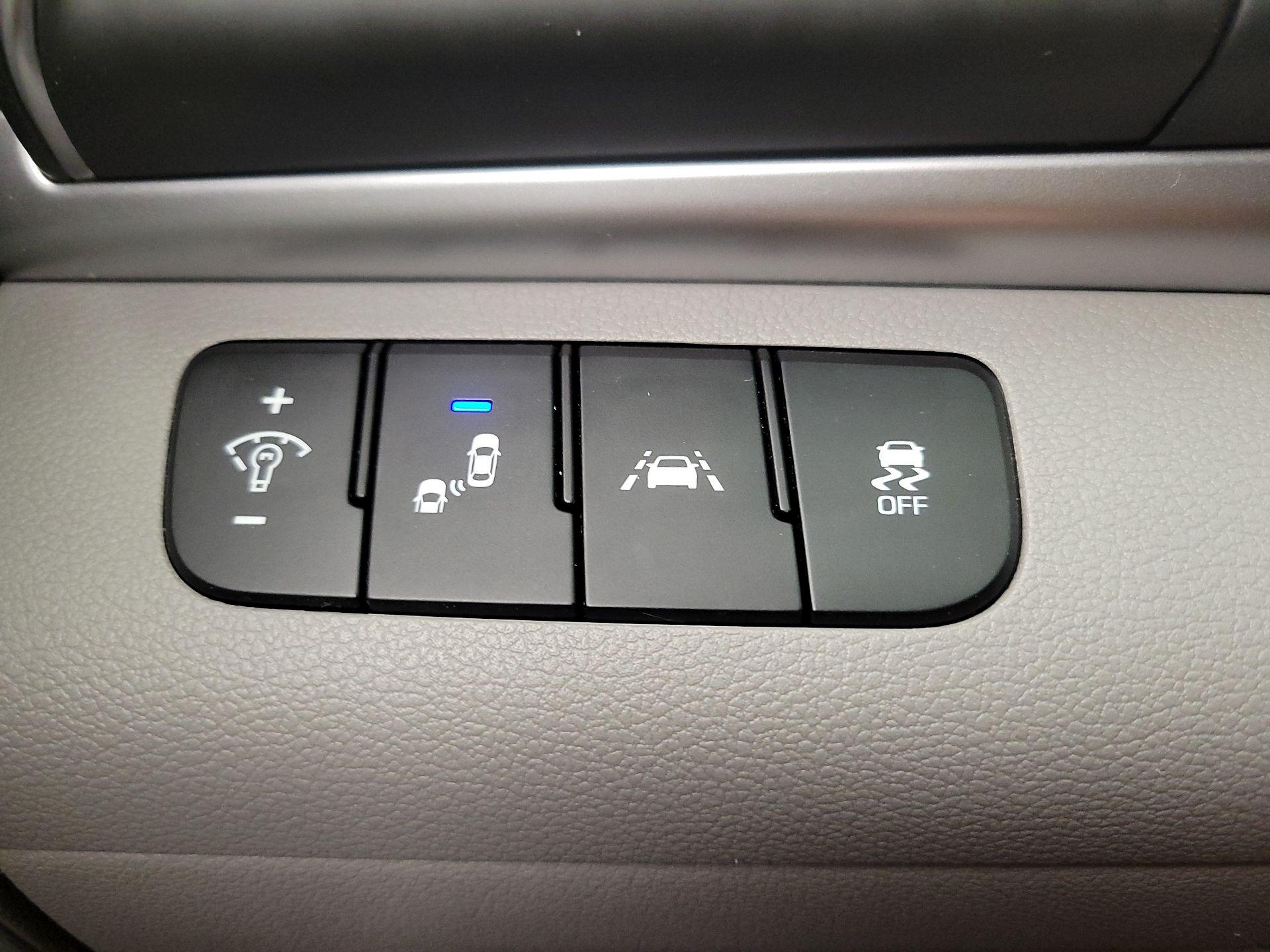Thumbnail: 2020 Hyundai Elantra - 13