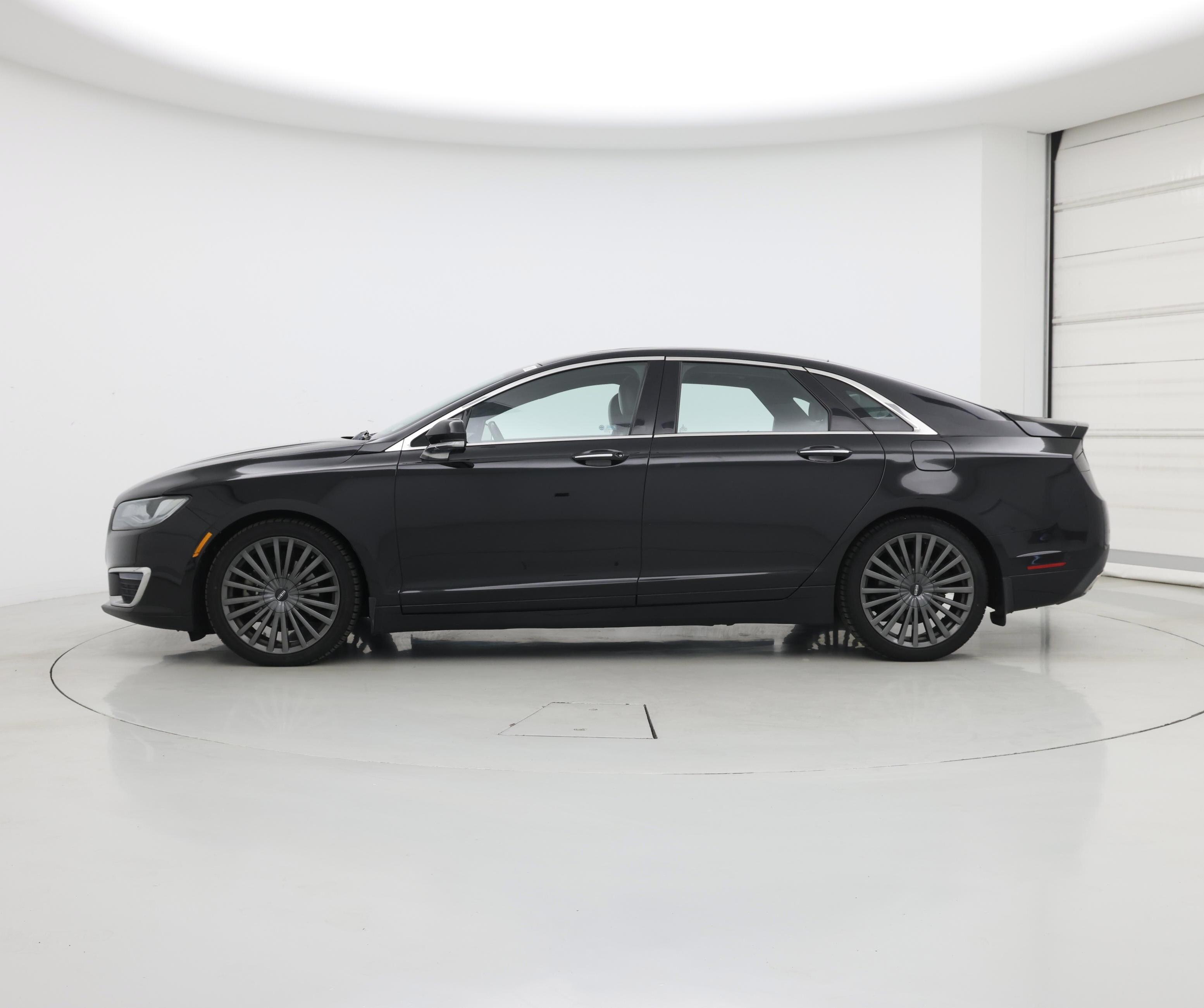 Thumbnail: 2017 Lincoln MKZ - 3