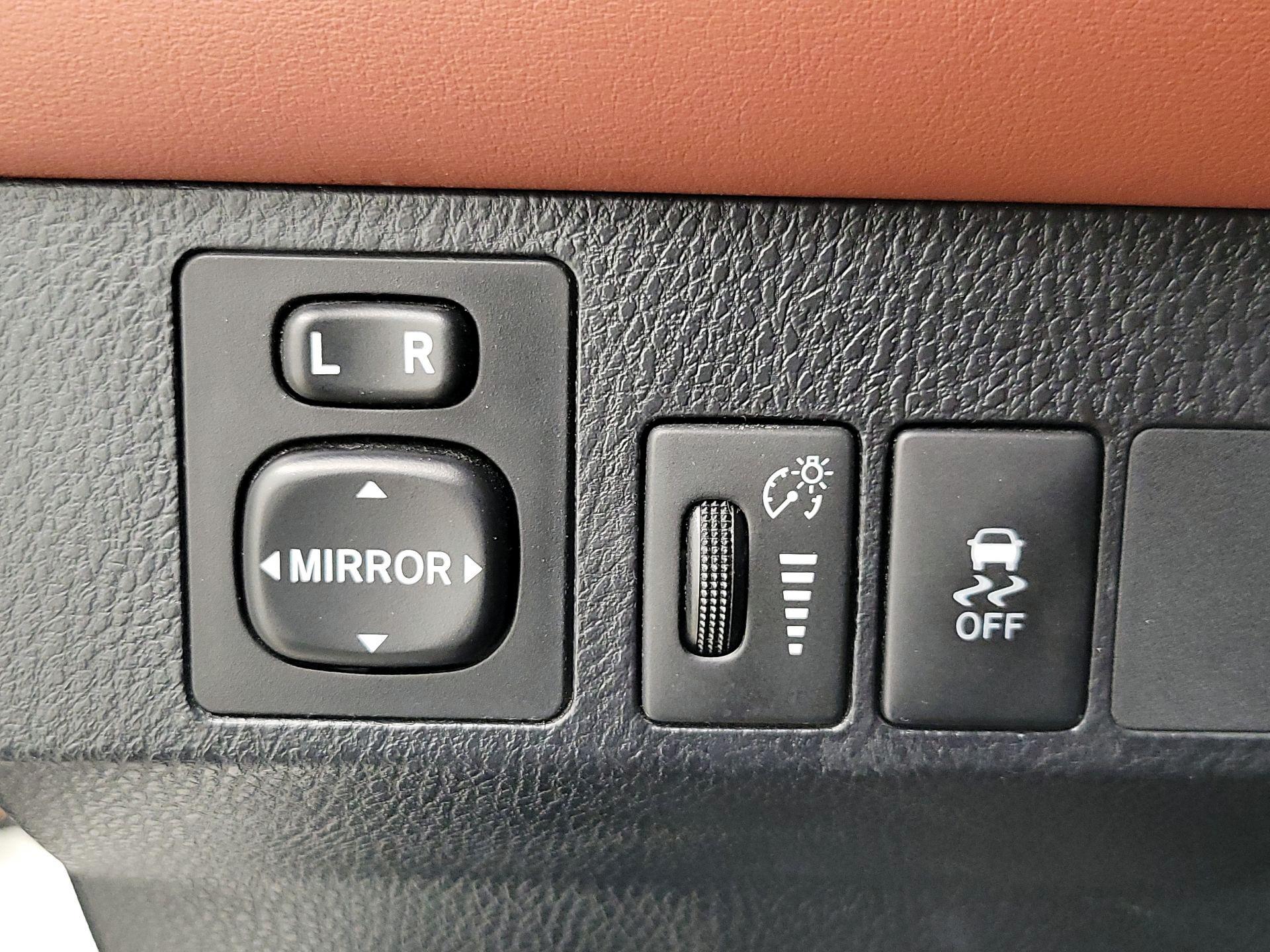 Thumbnail: 2013 Toyota RAV4 - 13