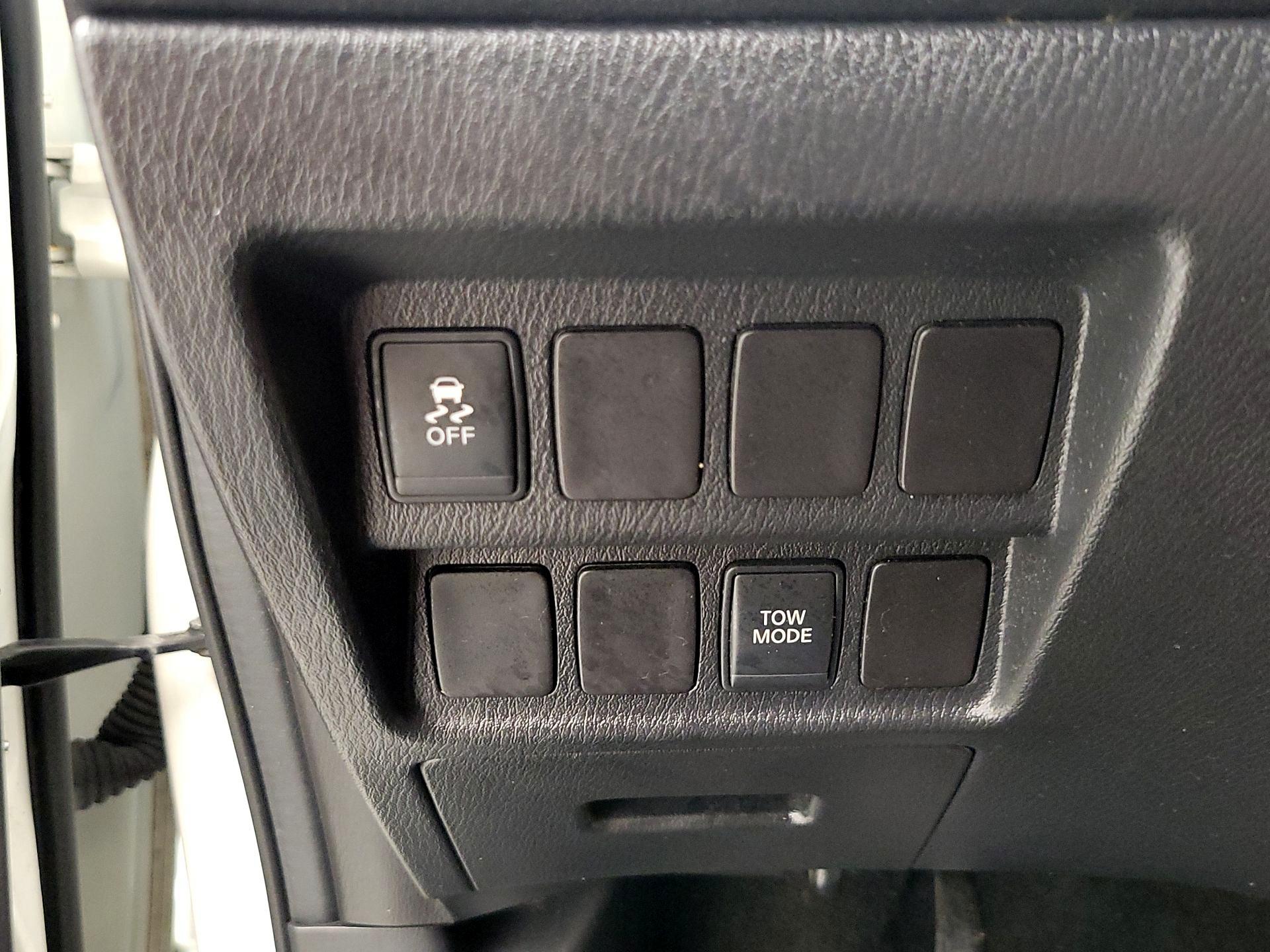 Thumbnail: 2014 Nissan Pathfinder - 13