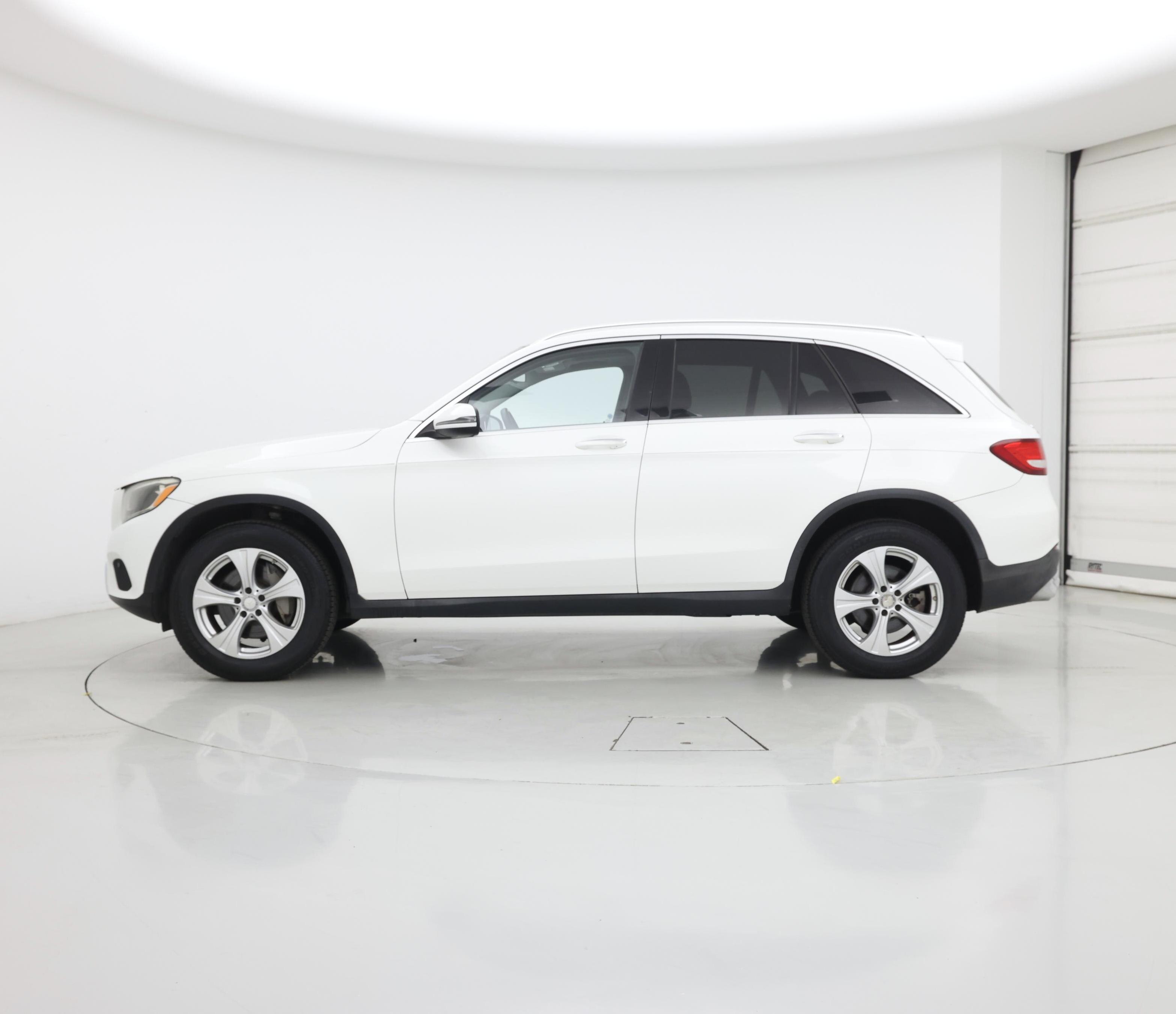 Thumbnail: 2016 Mercedes-Benz GLC - 3