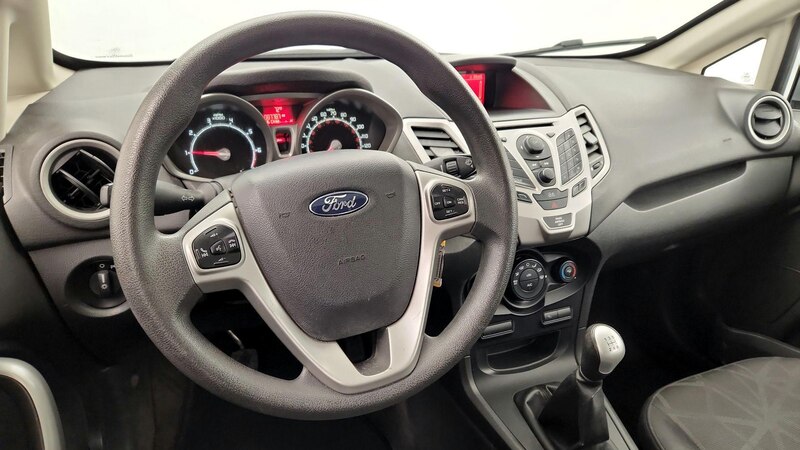 2013 Ford Fiesta SE 9