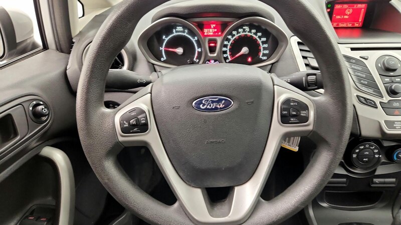 2013 Ford Fiesta SE 10