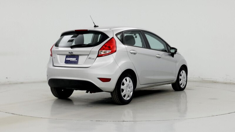 2013 Ford Fiesta SE 8