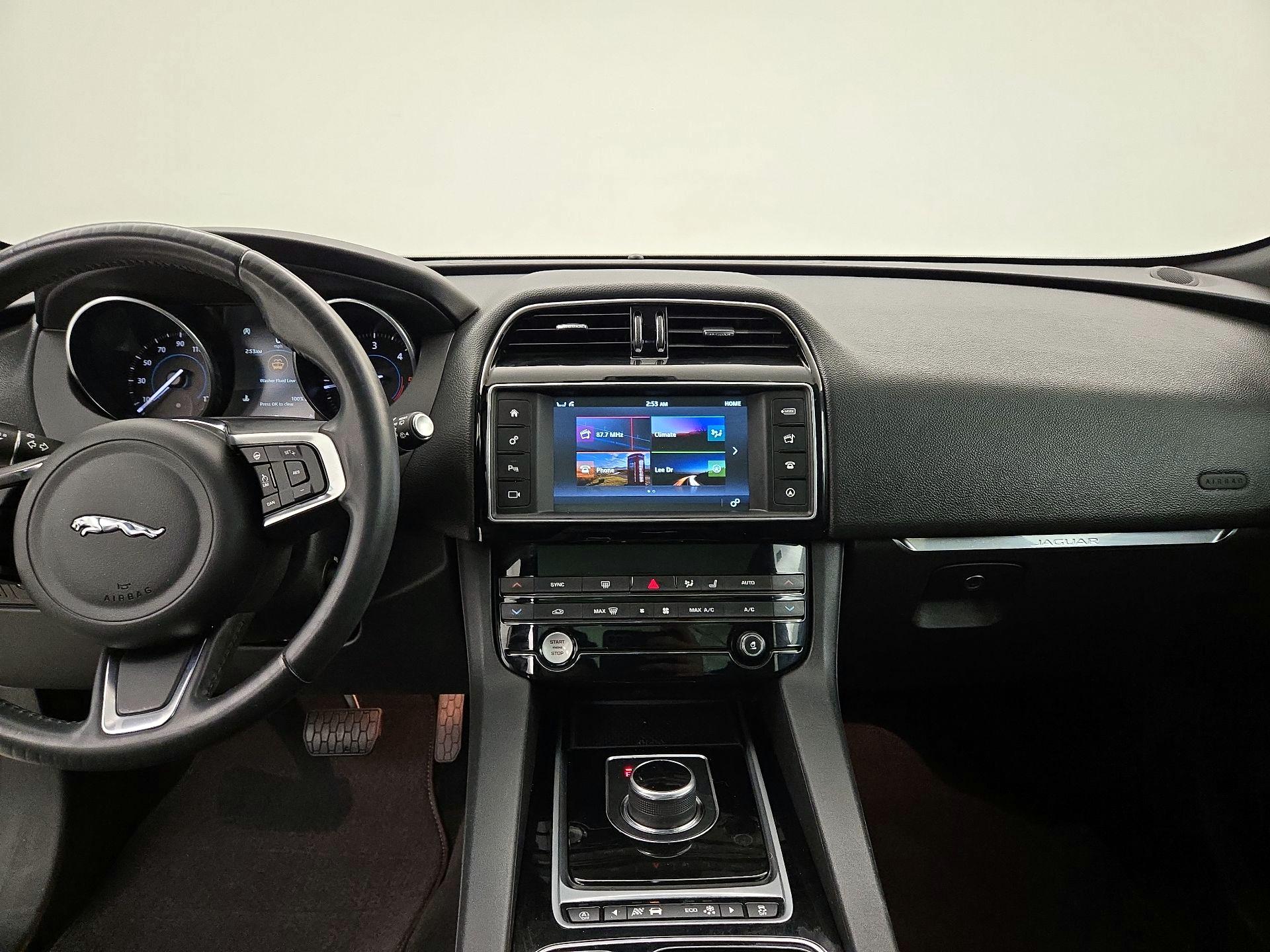 Thumbnail: 2018 Jaguar F-Pace - 9