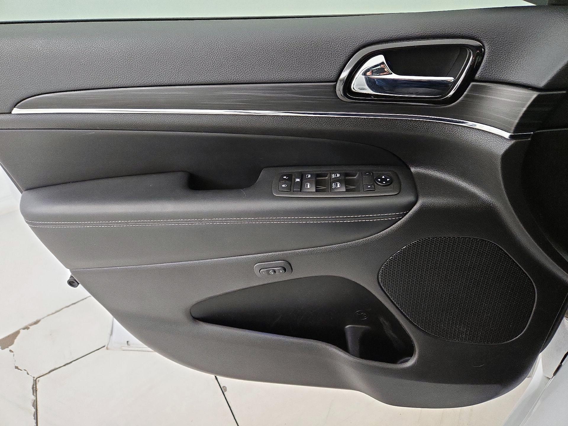 Thumbnail: 2021 Jeep Grand Cherokee - 12