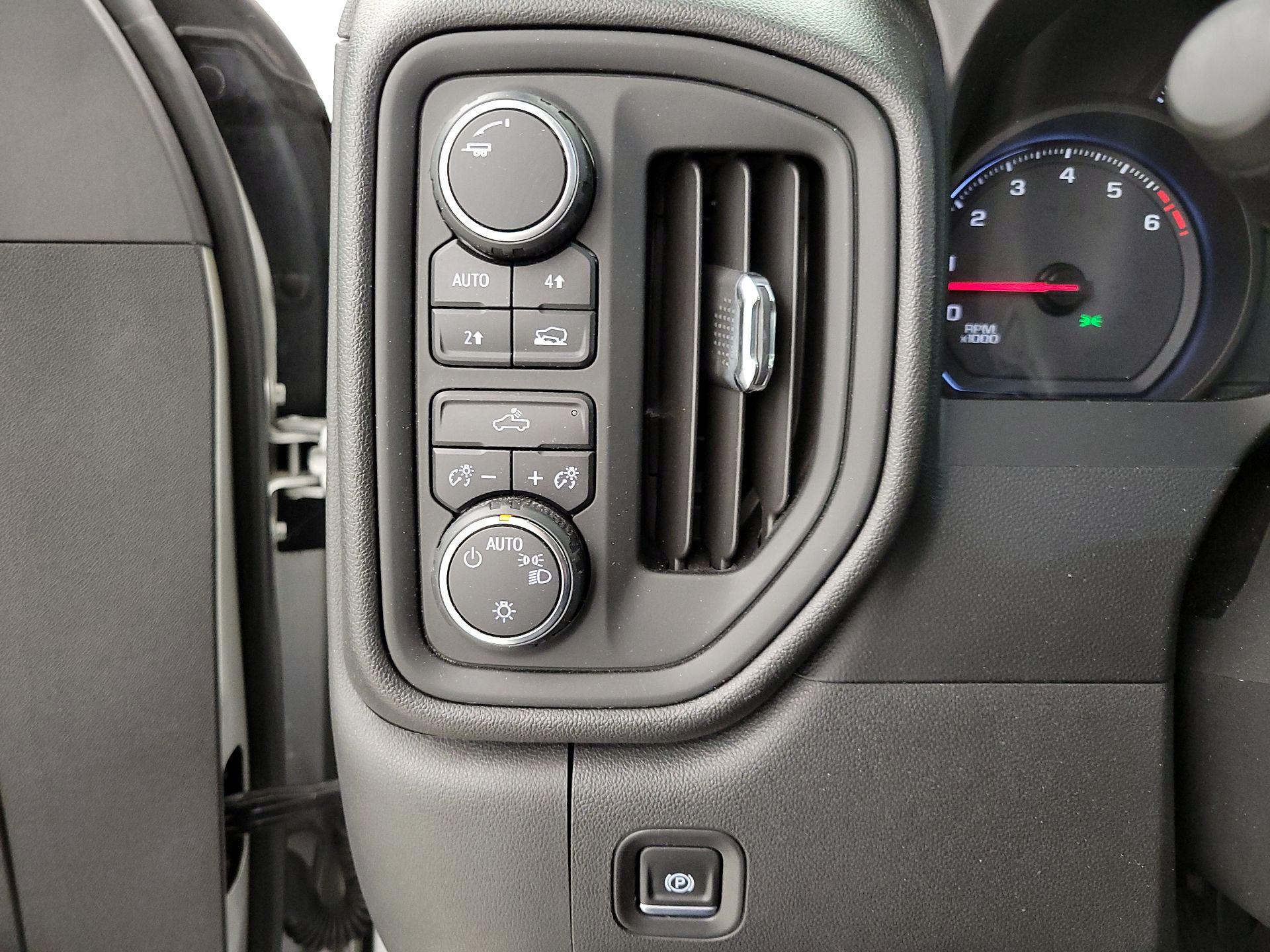 Thumbnail: 2019 Chevrolet Silverado 1500 - 13