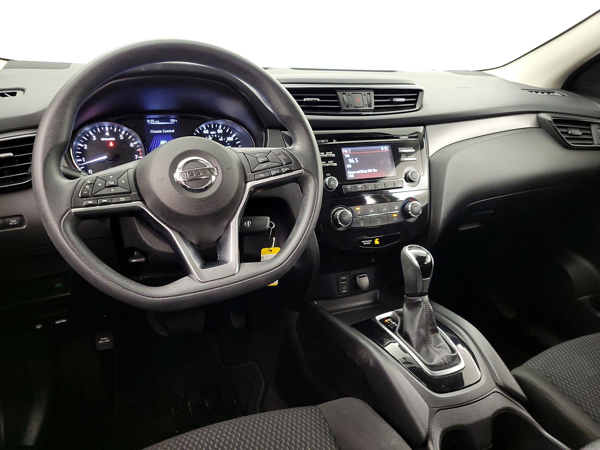 Thumbnail: 2017 Nissan Rogue Sport - 9