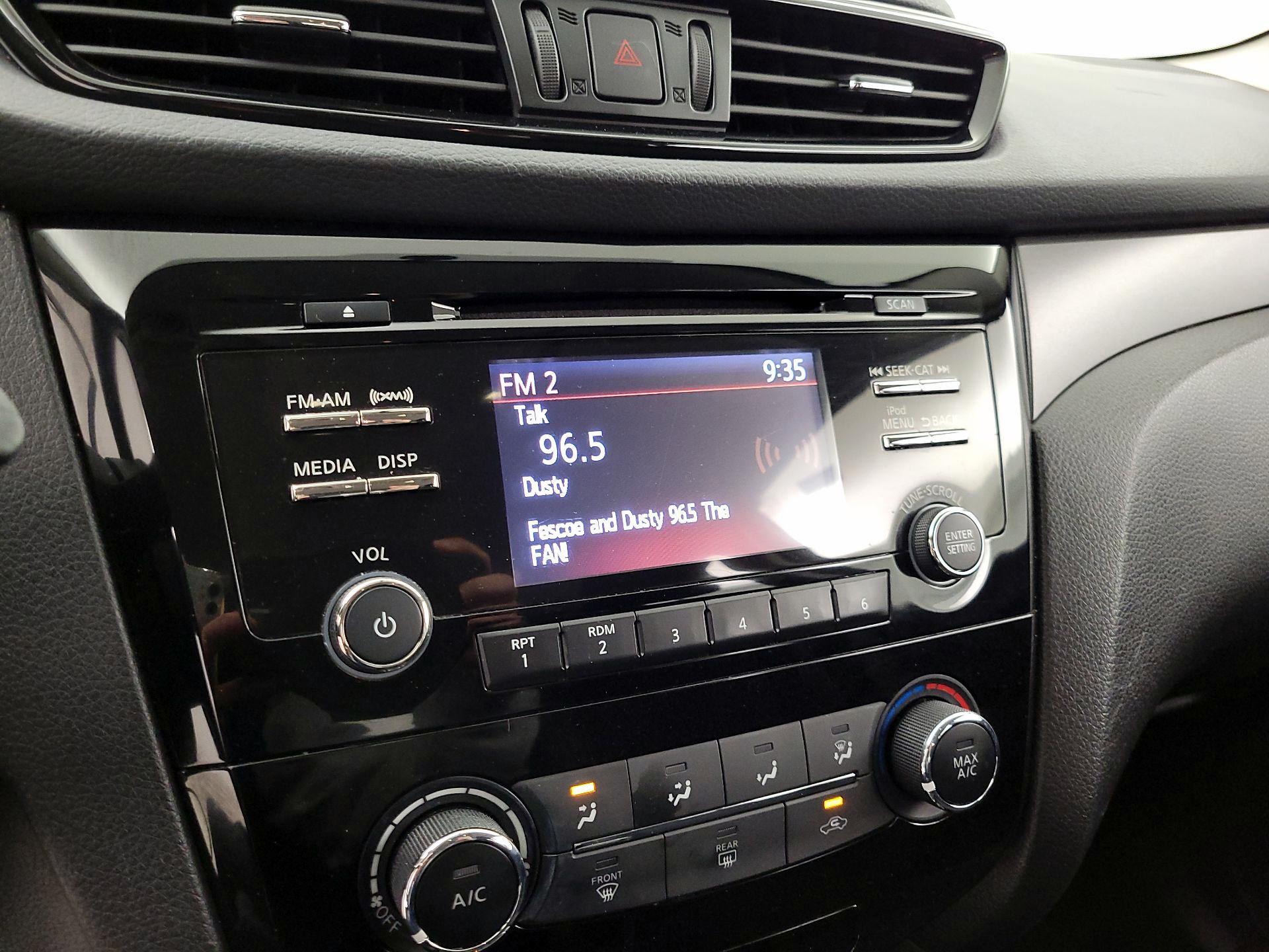 Thumbnail: 2017 Nissan Rogue Sport - 15