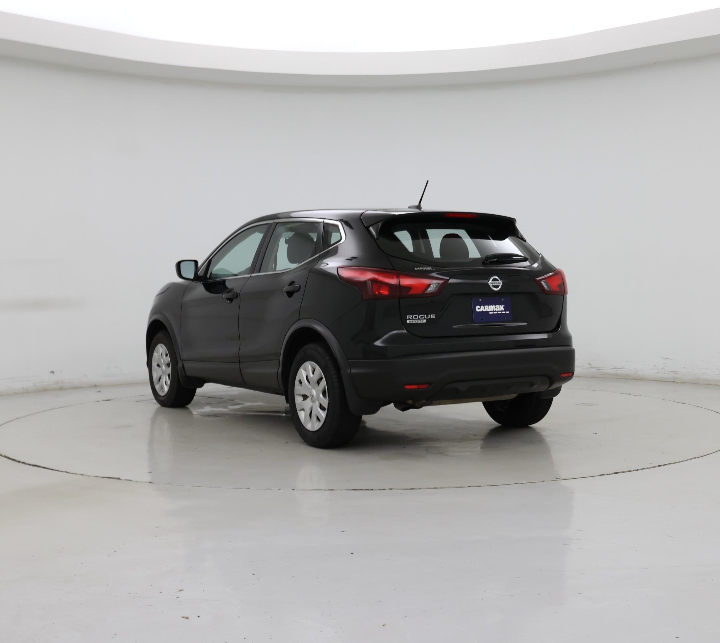 Thumbnail: 2017 Nissan Rogue Sport - 2