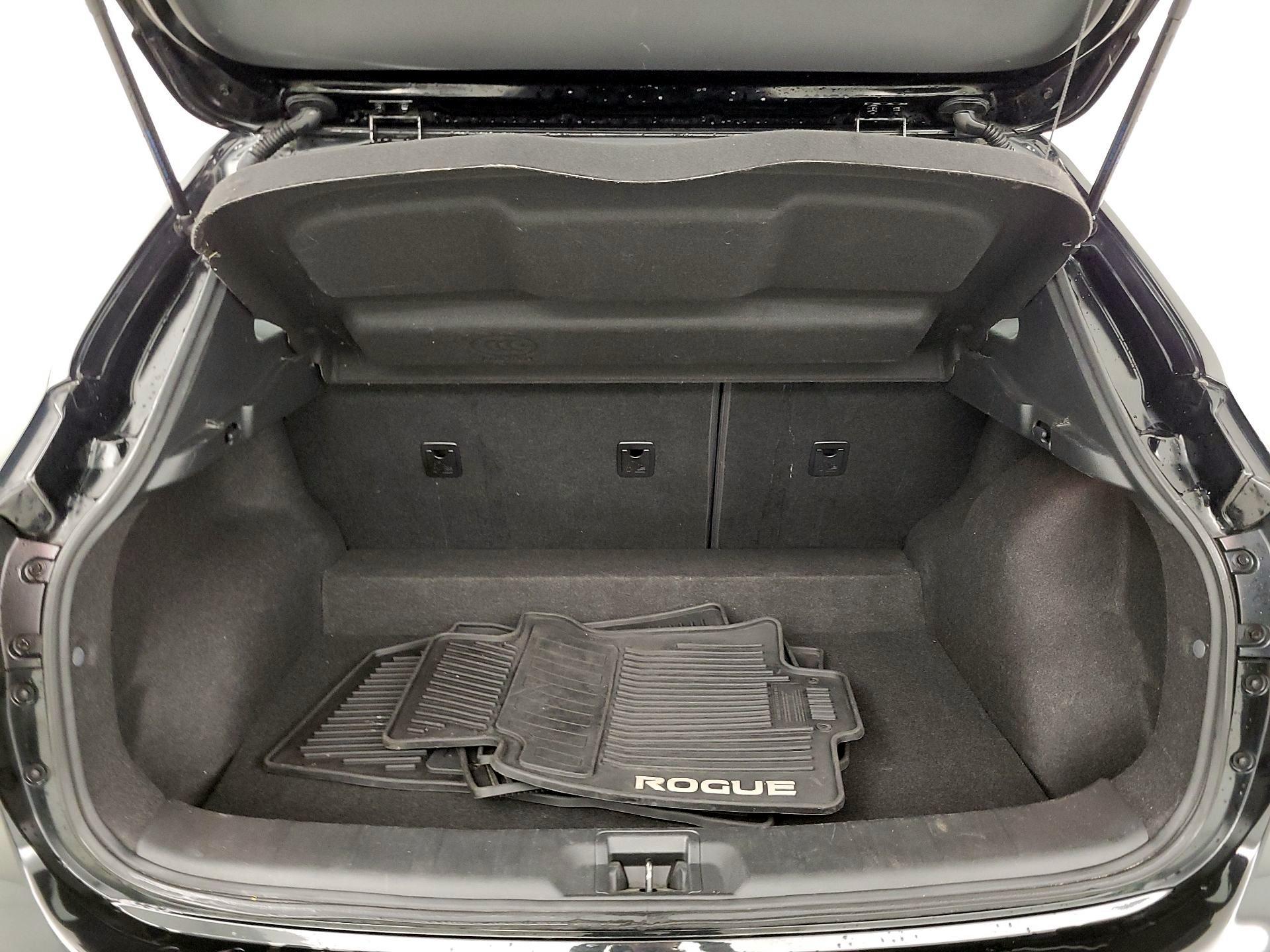 Thumbnail: 2017 Nissan Rogue Sport - 20
