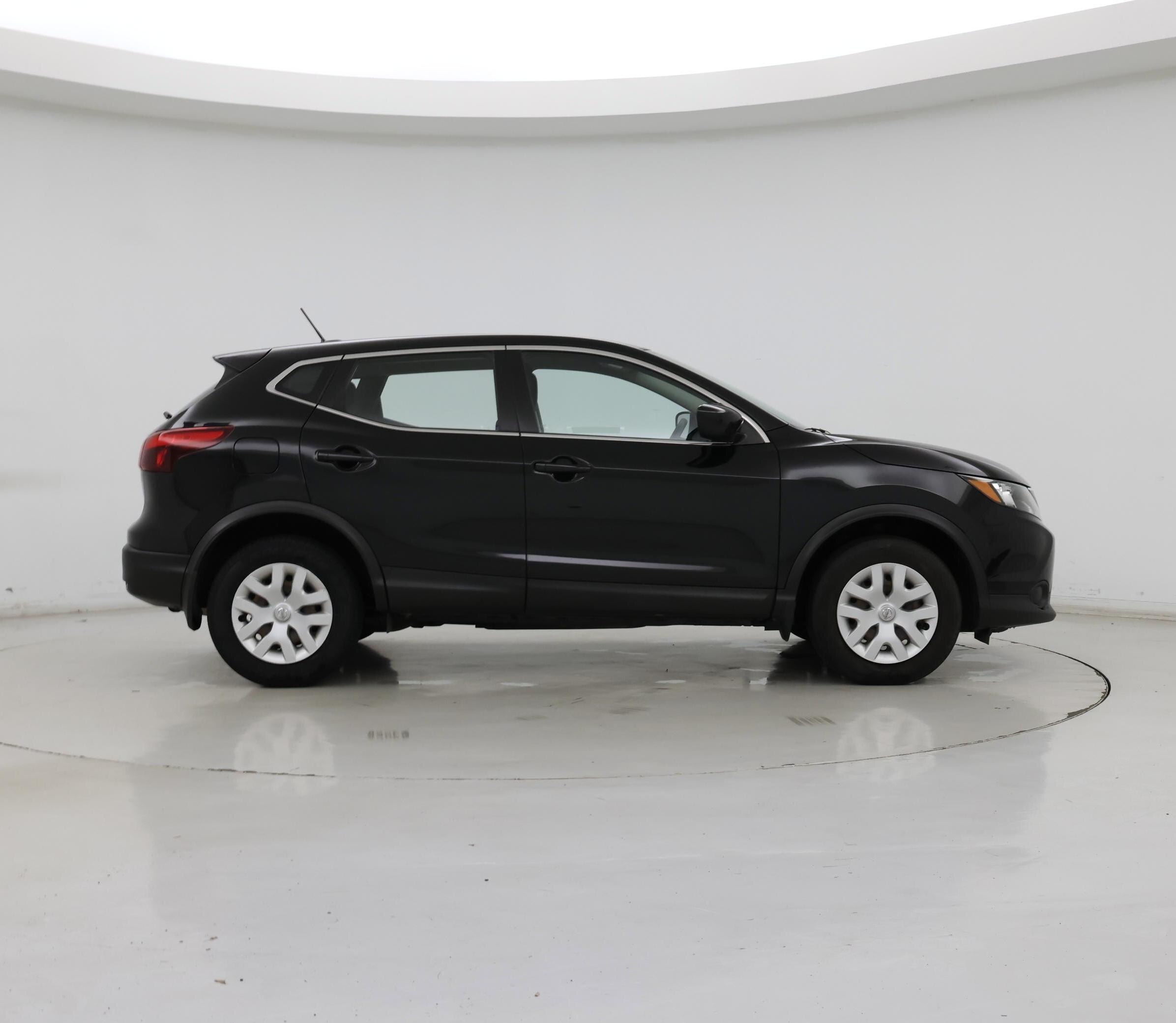 Thumbnail: 2017 Nissan Rogue Sport - 7