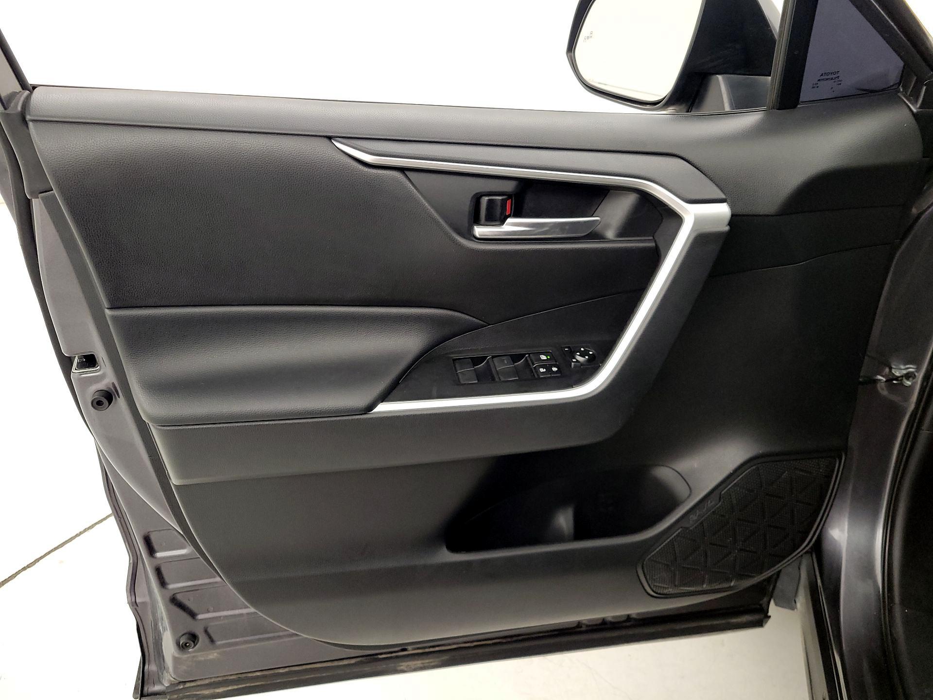 Thumbnail: 2021 Toyota RAV4 - 12