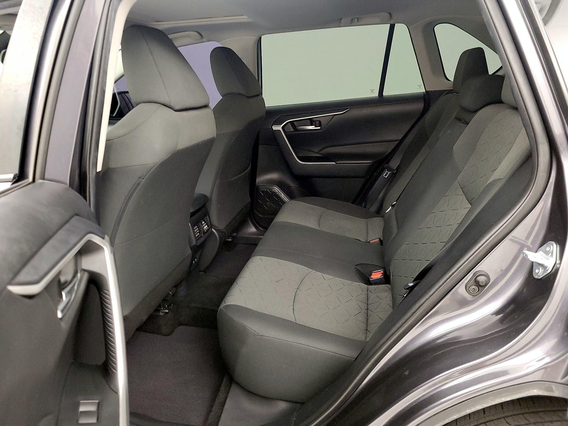 Thumbnail: 2021 Toyota RAV4 - 20