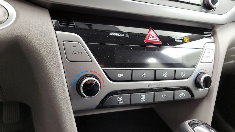 2017 Hyundai Elantra SE 16