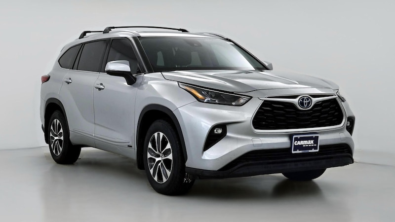 2022 Toyota Highlander XLE Hero Image