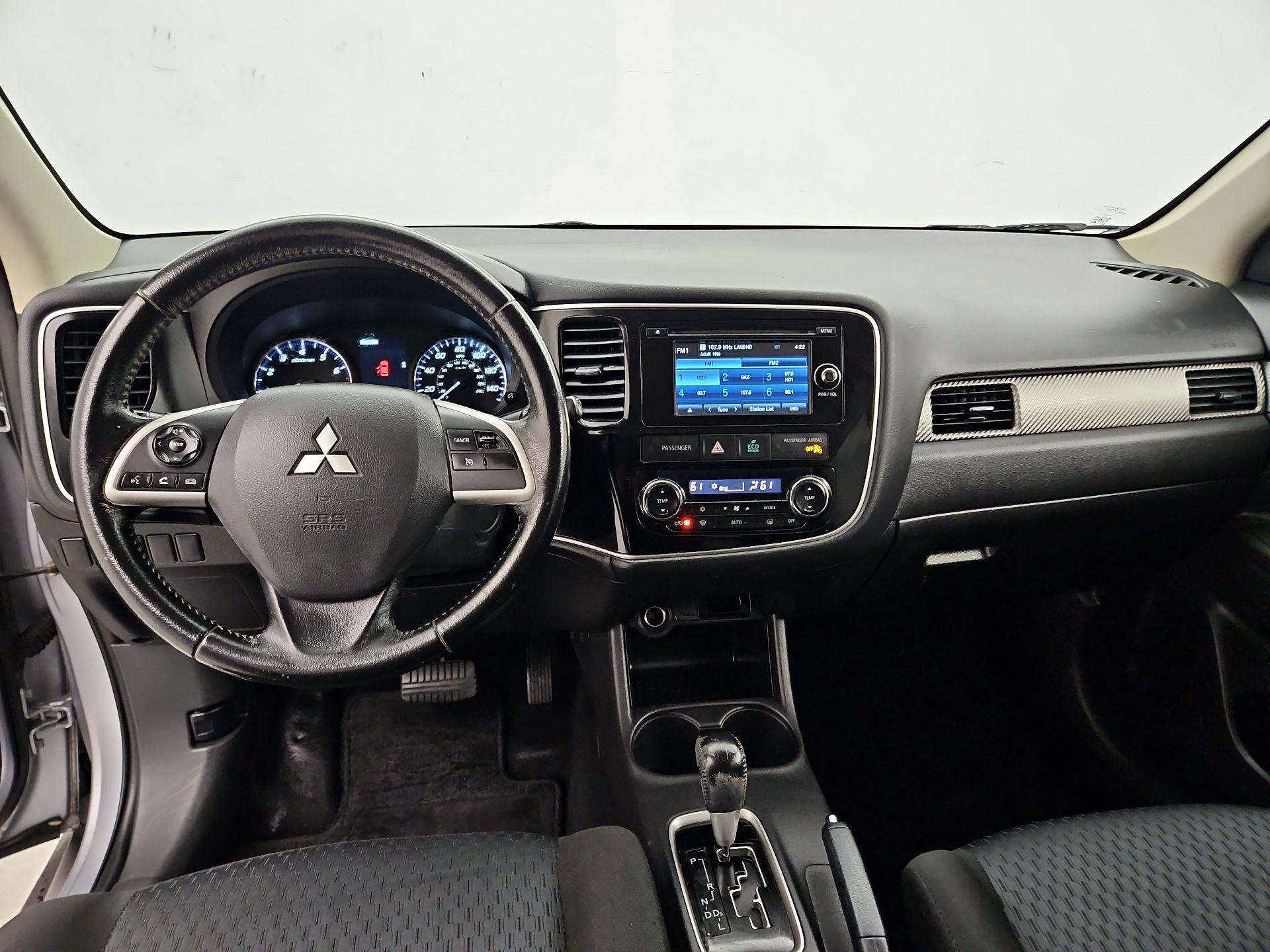 Thumbnail: 2014 Mitsubishi Outlander - 9