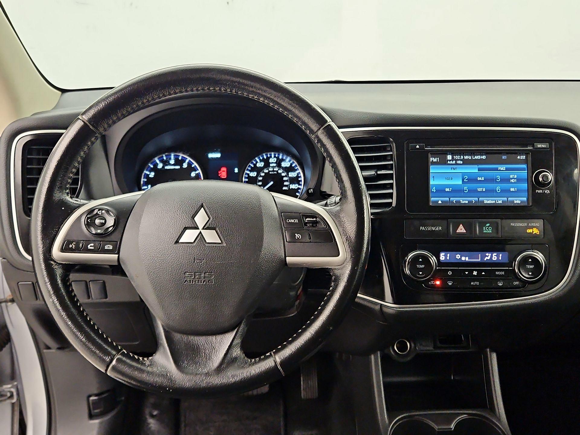 Thumbnail: 2014 Mitsubishi Outlander - 10