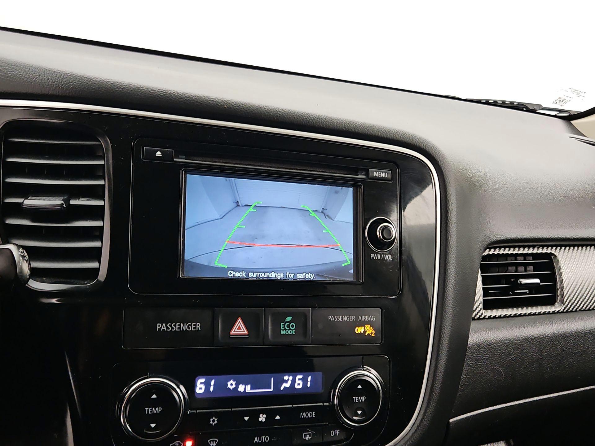 Thumbnail: 2014 Mitsubishi Outlander - 14