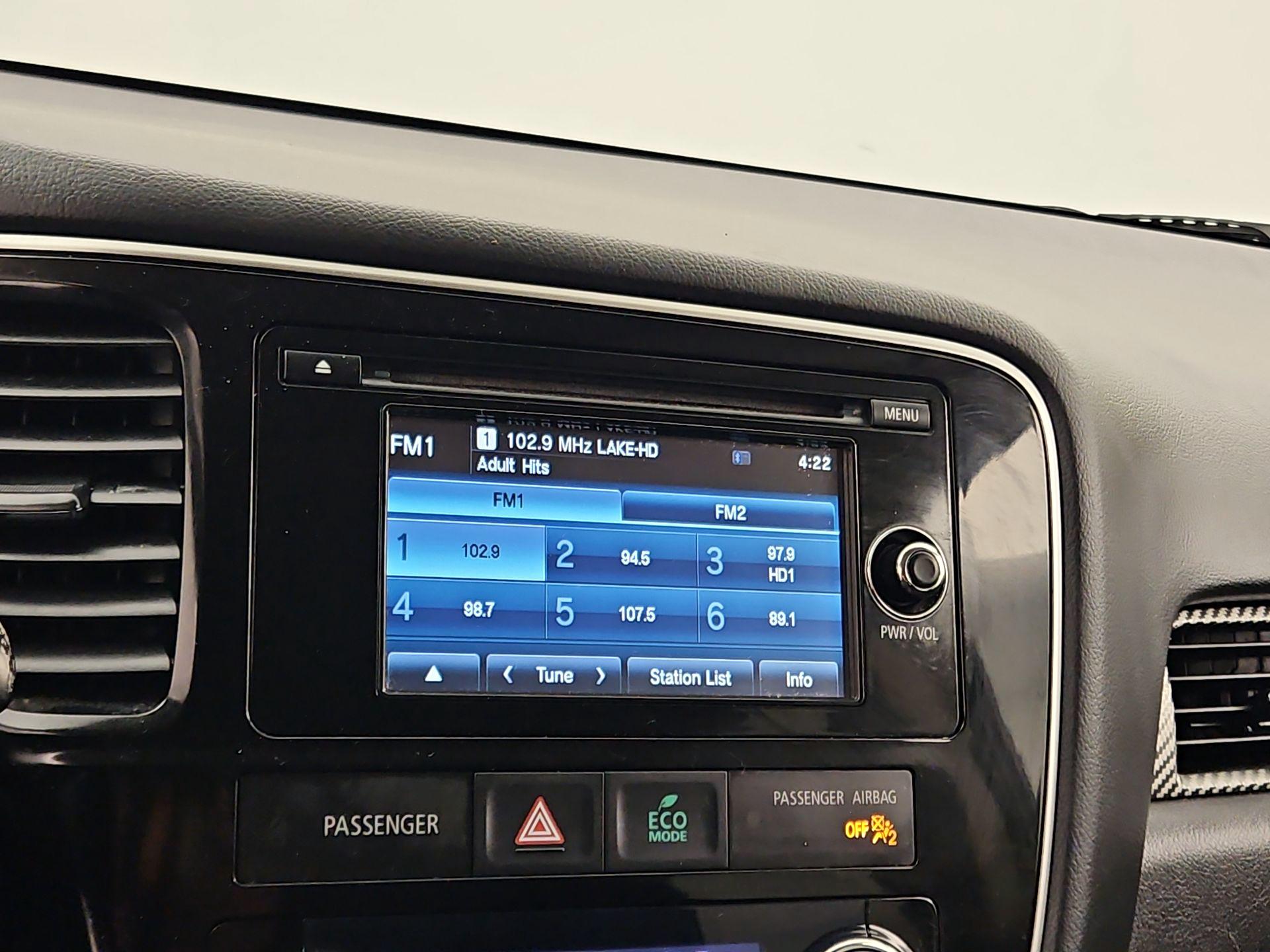 Thumbnail: 2014 Mitsubishi Outlander - 15