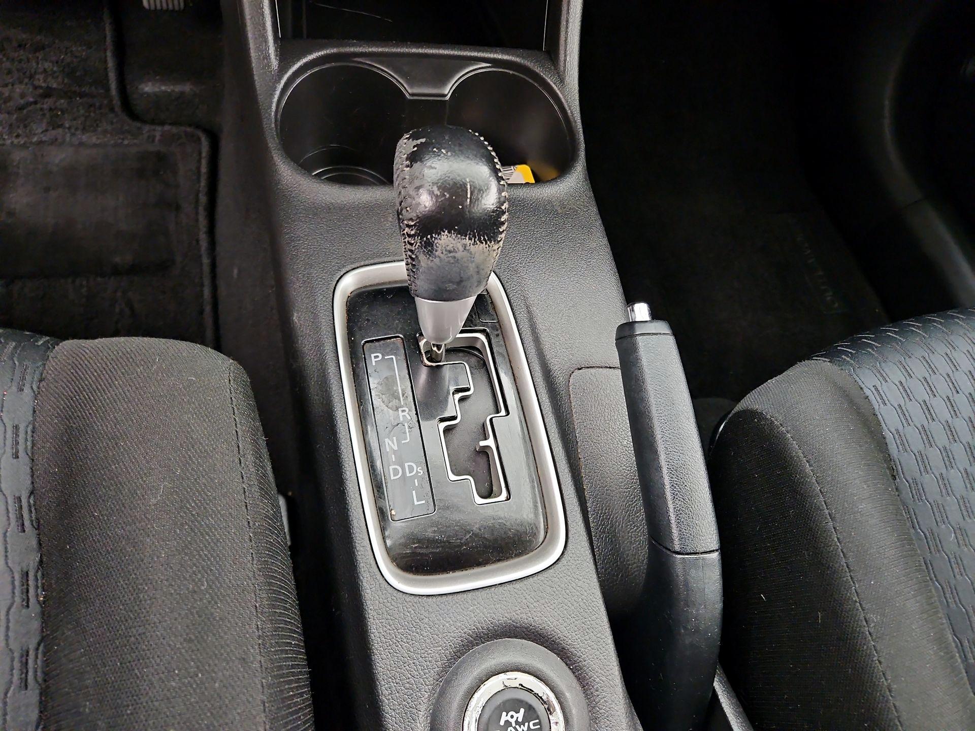 Thumbnail: 2014 Mitsubishi Outlander - 17