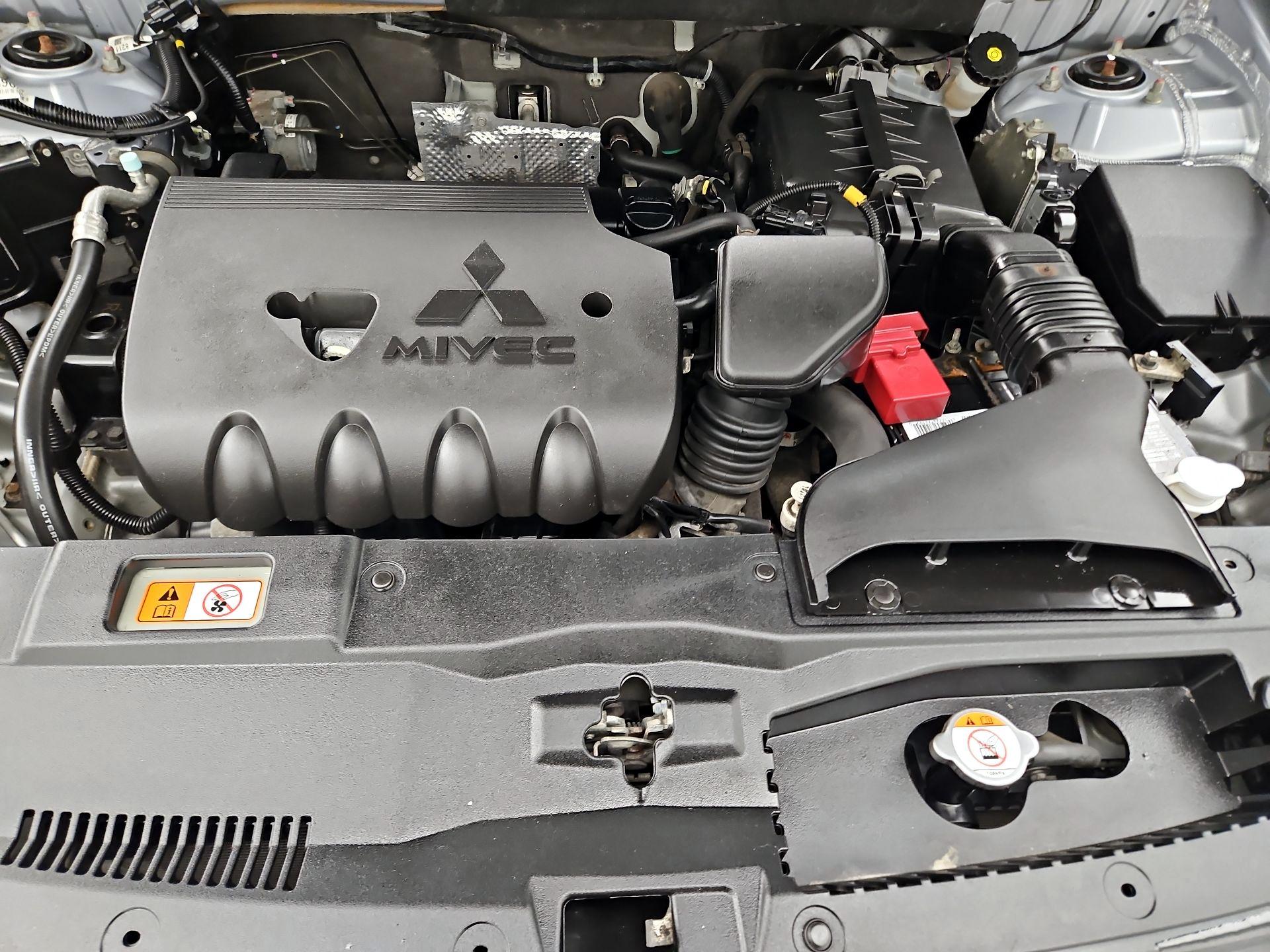 Thumbnail: 2014 Mitsubishi Outlander - 20