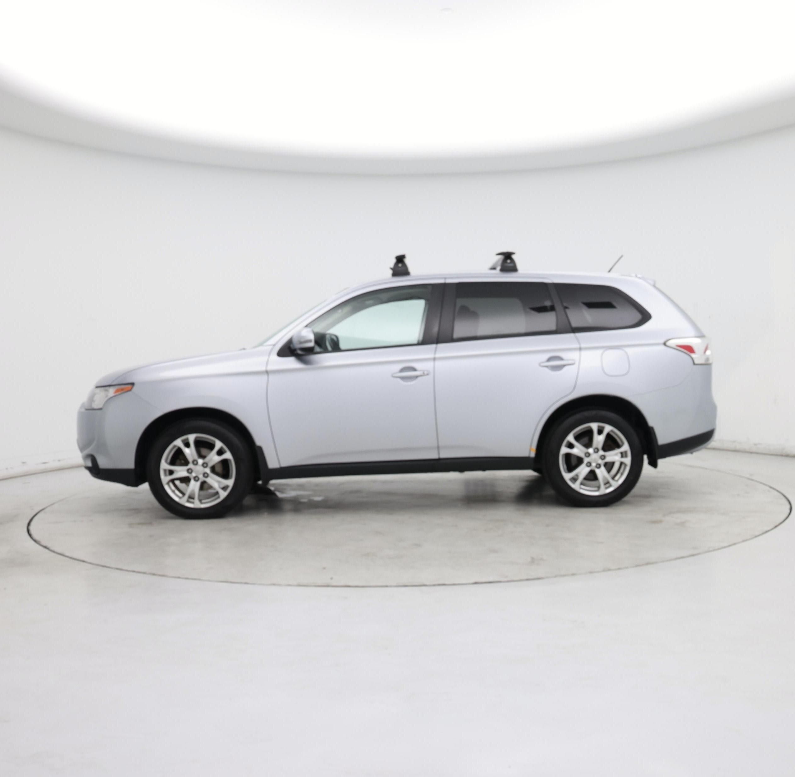 Thumbnail: 2014 Mitsubishi Outlander - 3