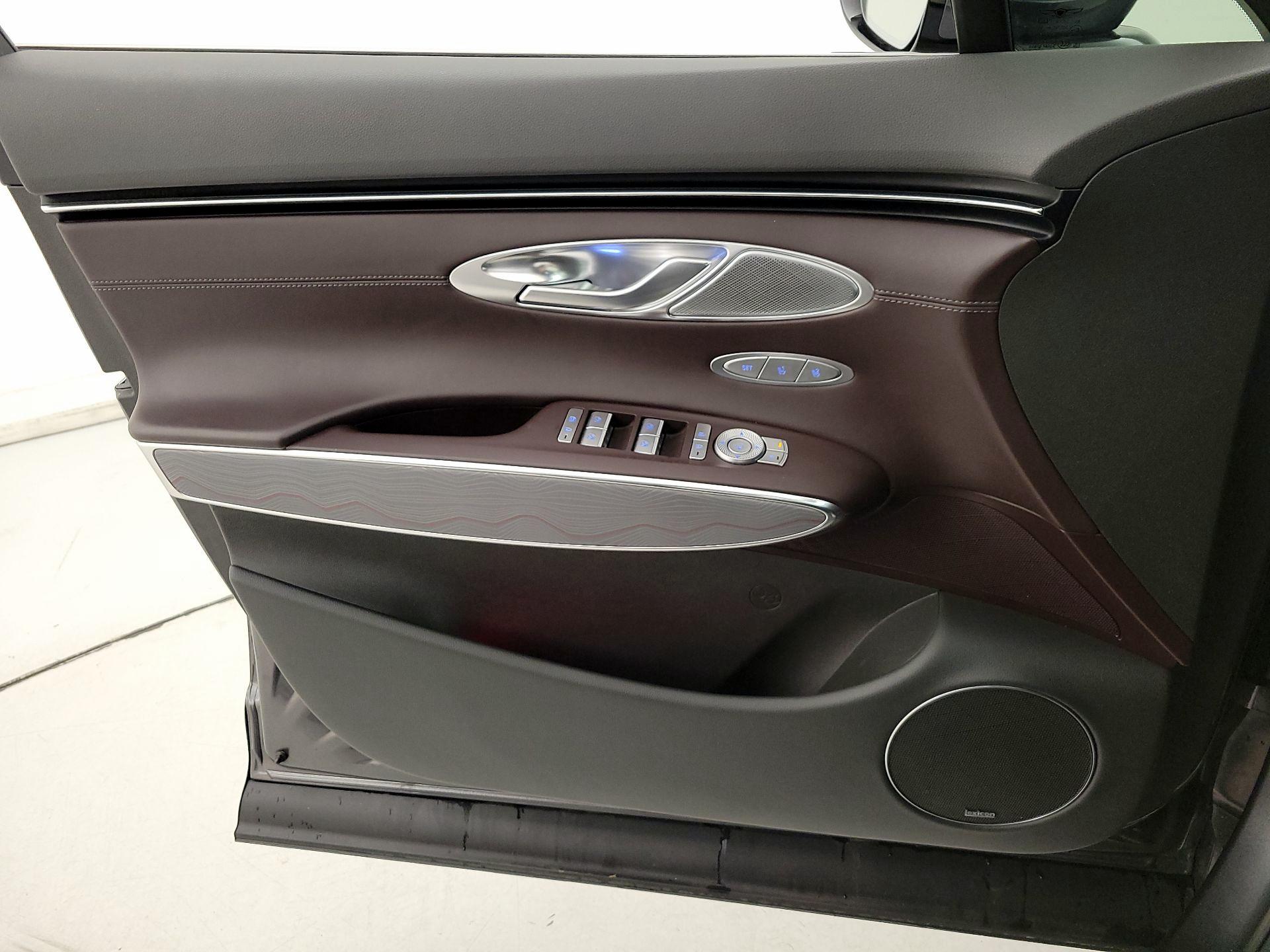 Thumbnail: 2022 Genesis GV70 - 12