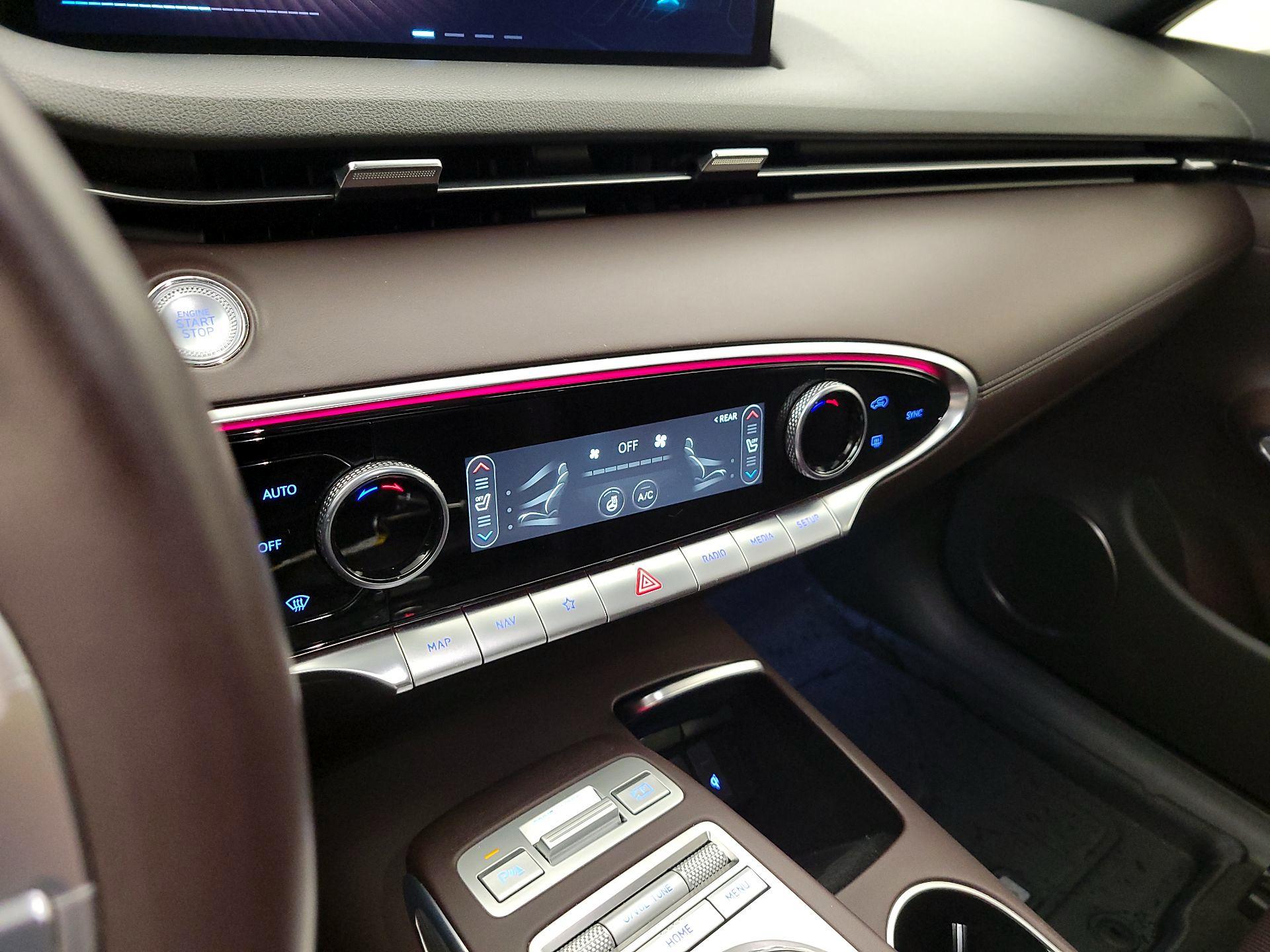 Thumbnail: 2022 Genesis GV70 - 17